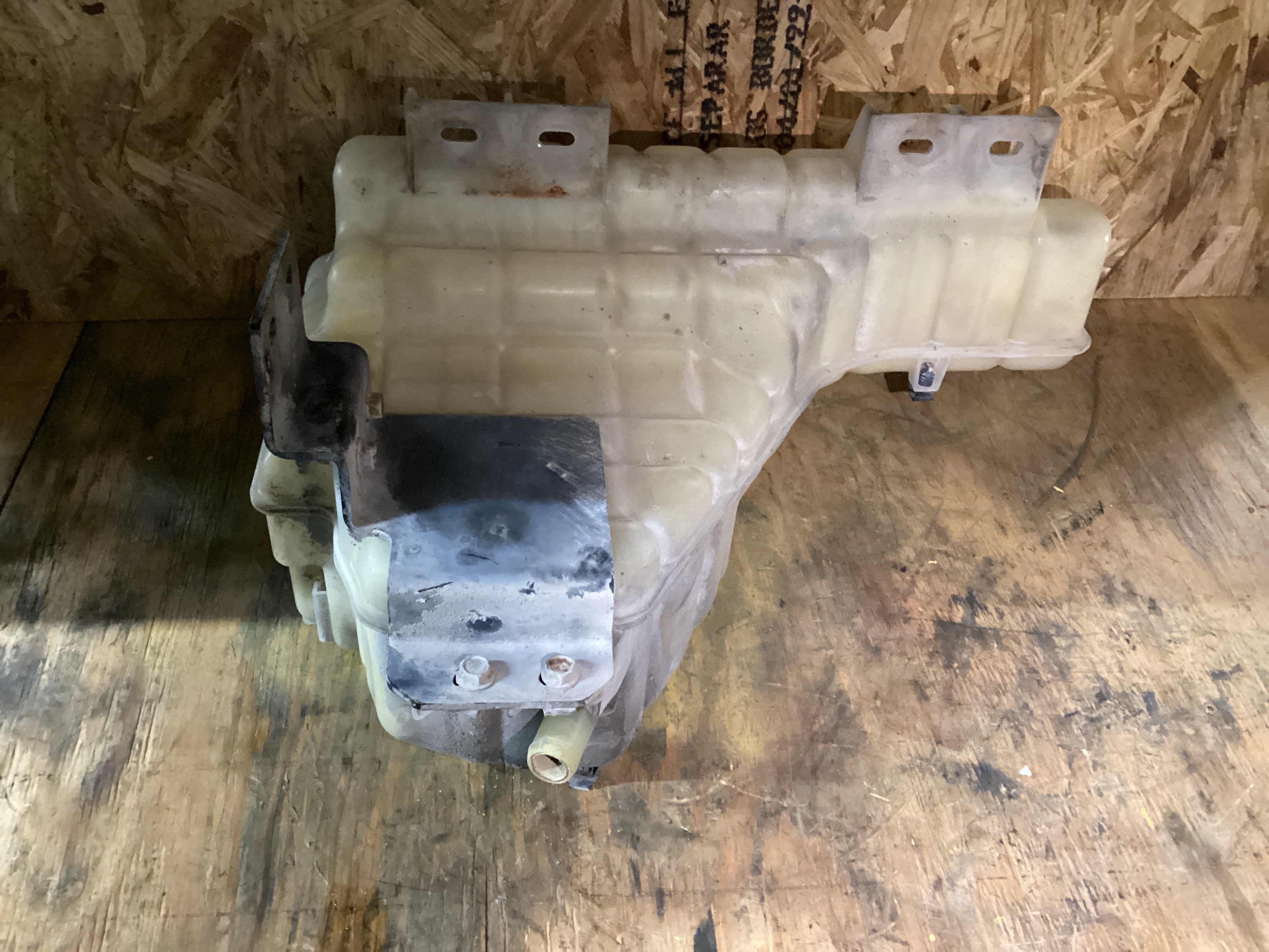 USED | COOLANT RESERVOIR TANK INTERNATIONAL | SKU1,404