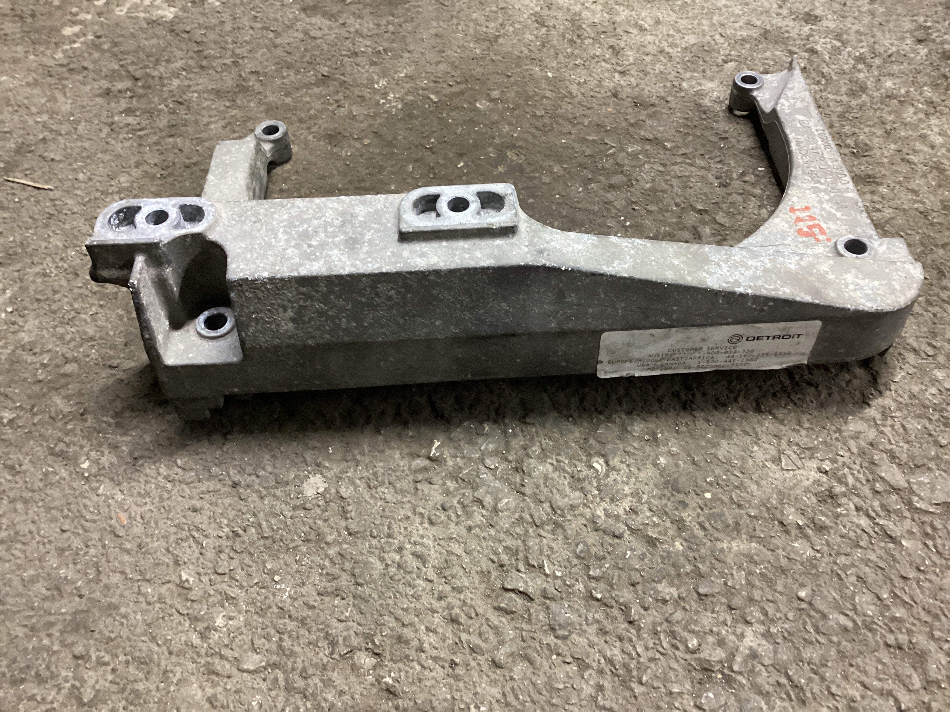 USED | AIR FILTER FRONT SUPPORT MOUNTING BRACKET CASCADIA | SKU1,257