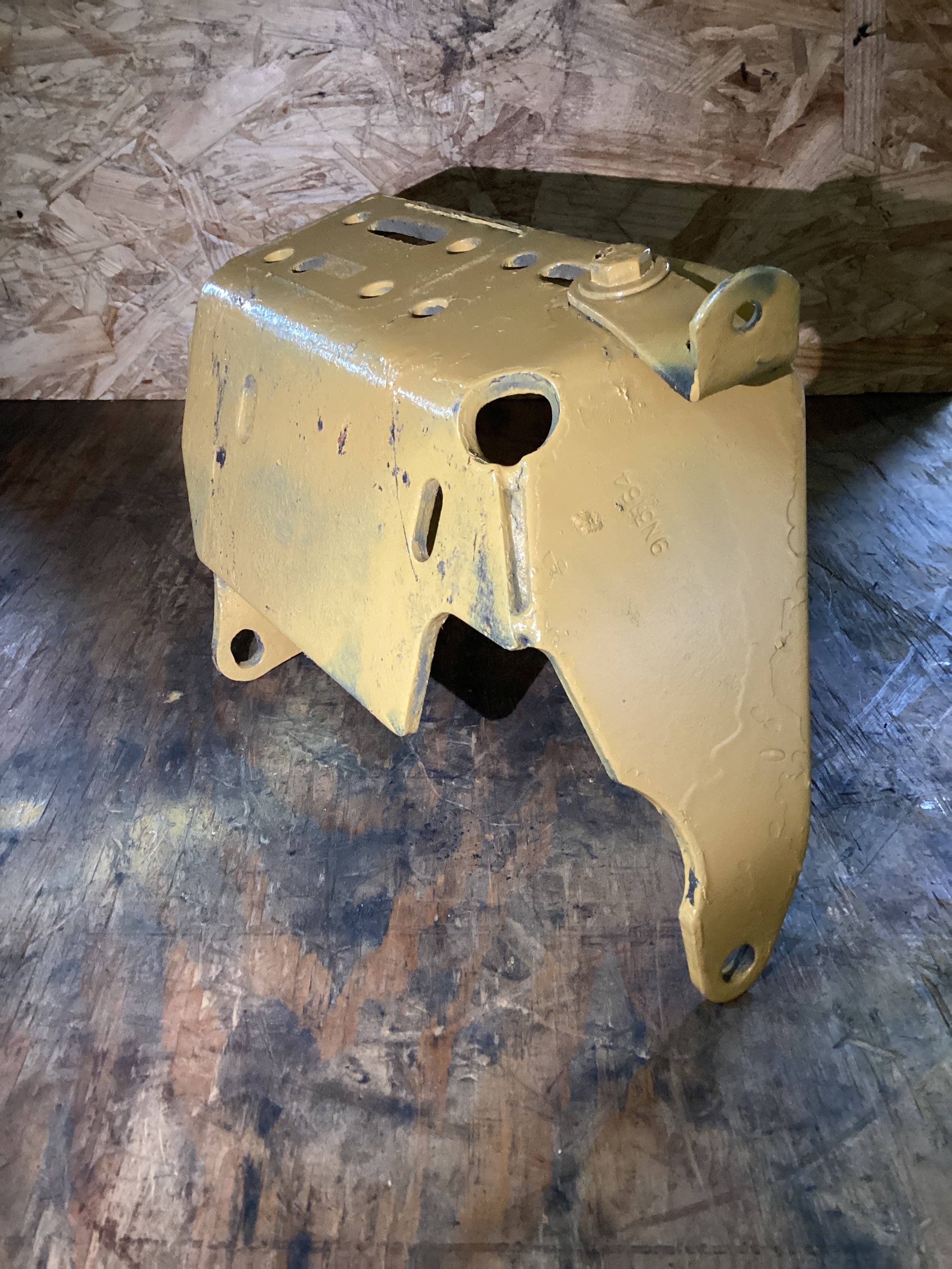 USED | ENGINE ALTERNATOR MOUNTING BRACKET CAT C15 | SKU1,384