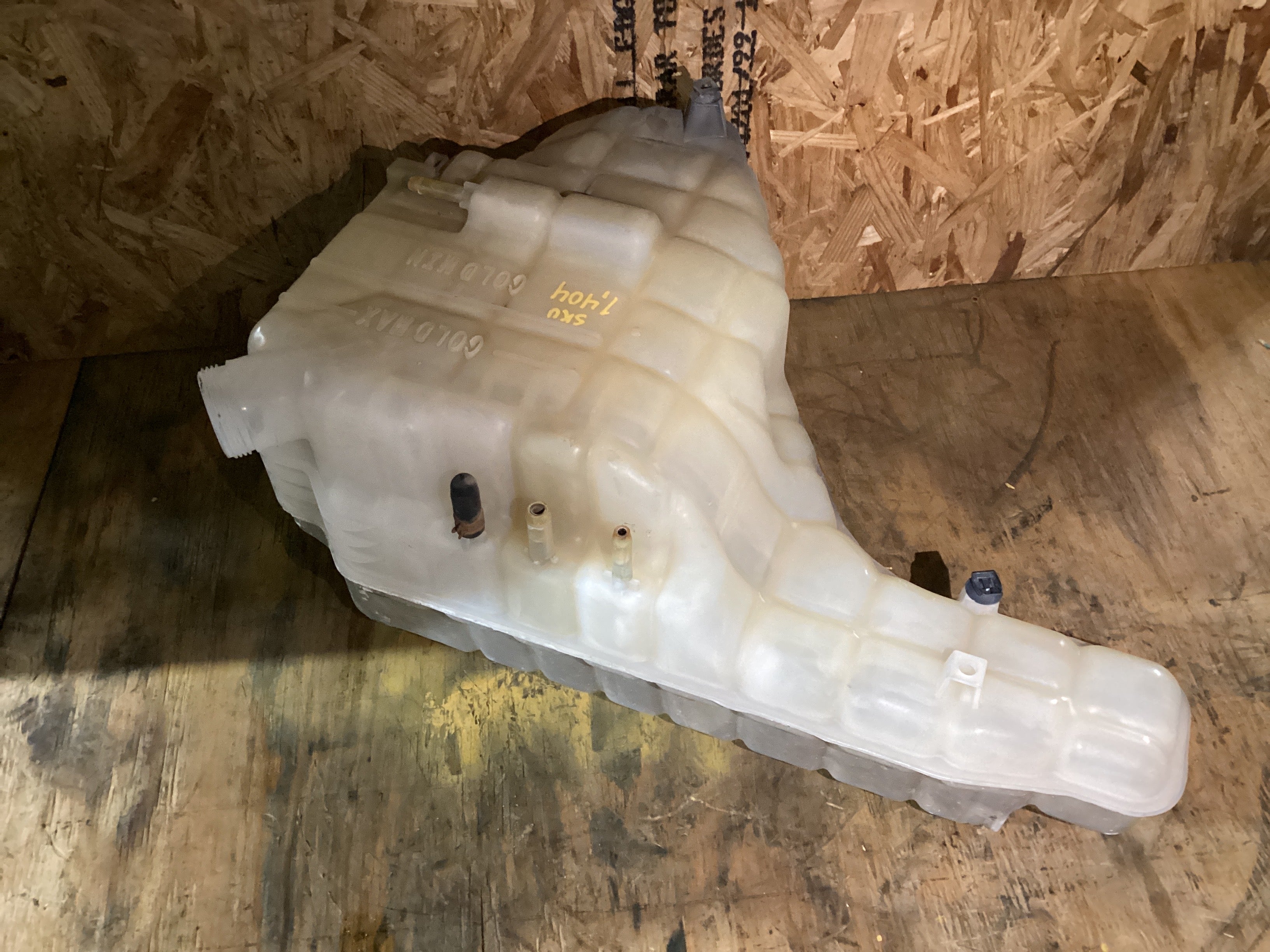 USED | COOLANT RESERVOIR TANK INTERNATIONAL | SKU1,404