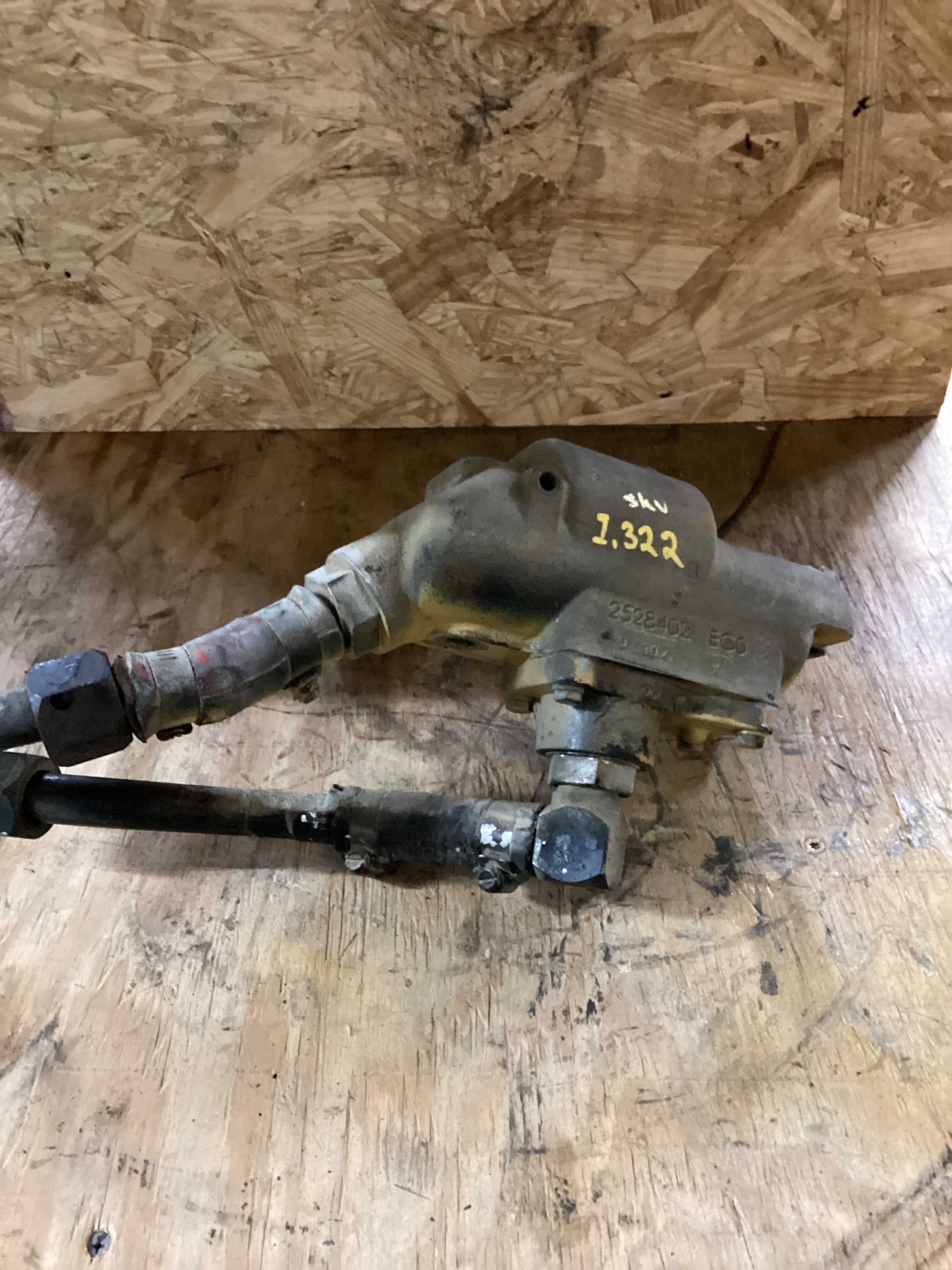 USED | ENGINE AIR VENT COMPONENT HOUSING CAT C13 | SKU1,322
