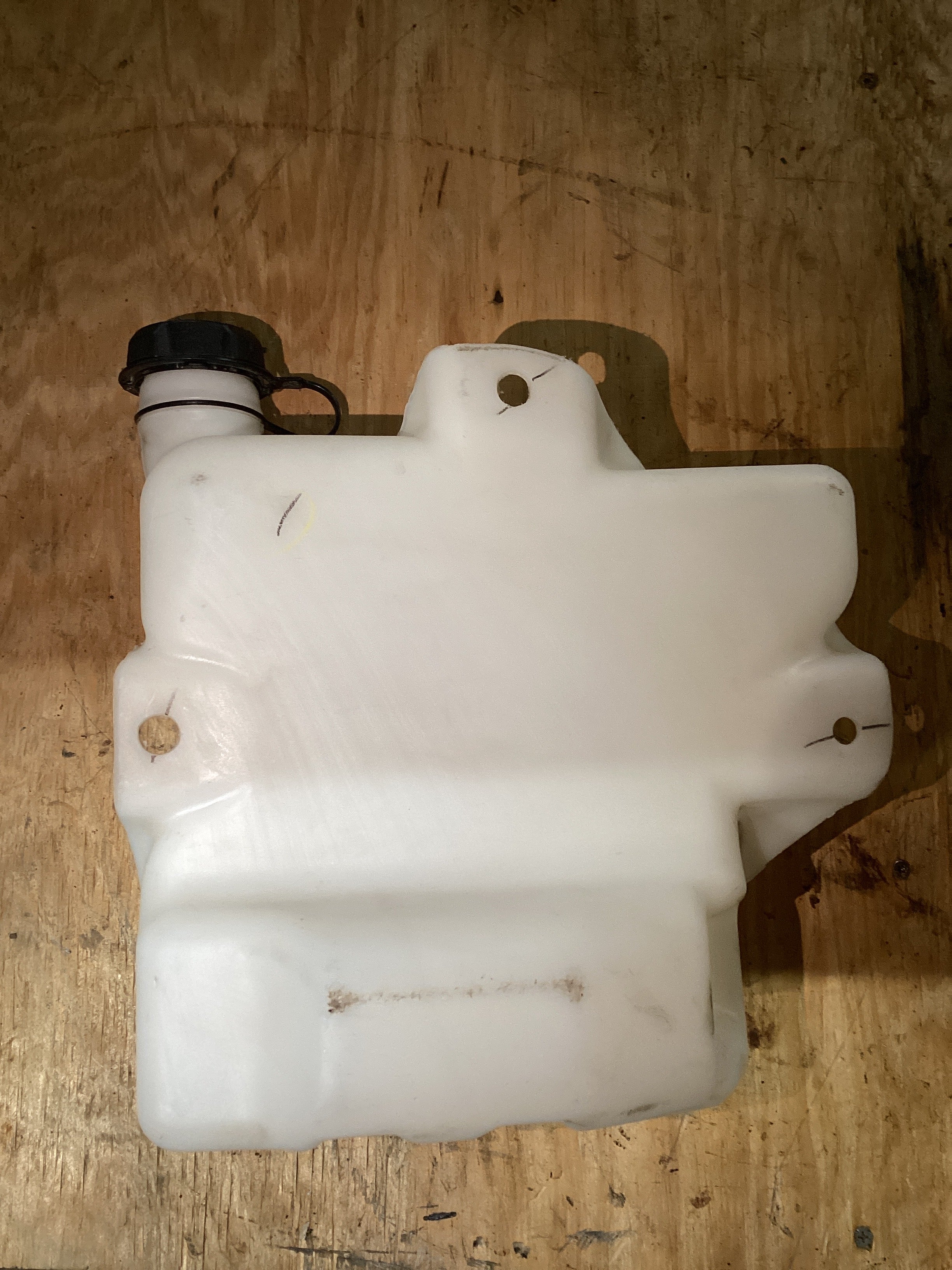 USED | WINDSHIELD WASHER RESERVOIR TANK FREIGHTLINER | SKU1,408