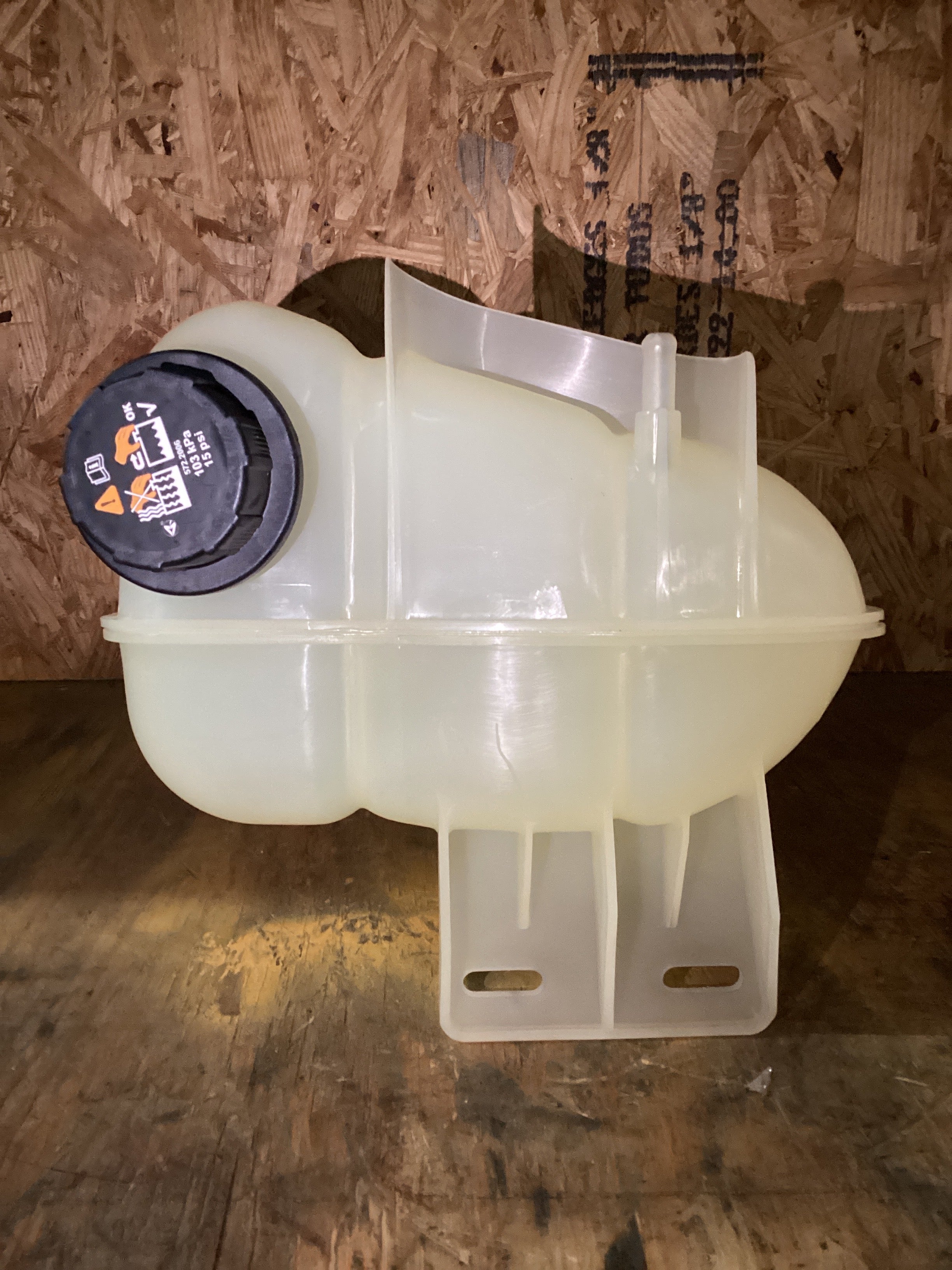 NEW | COOLANT RESERVOIR TANK INTERNATIONAL PROSTAR | SKU1,390