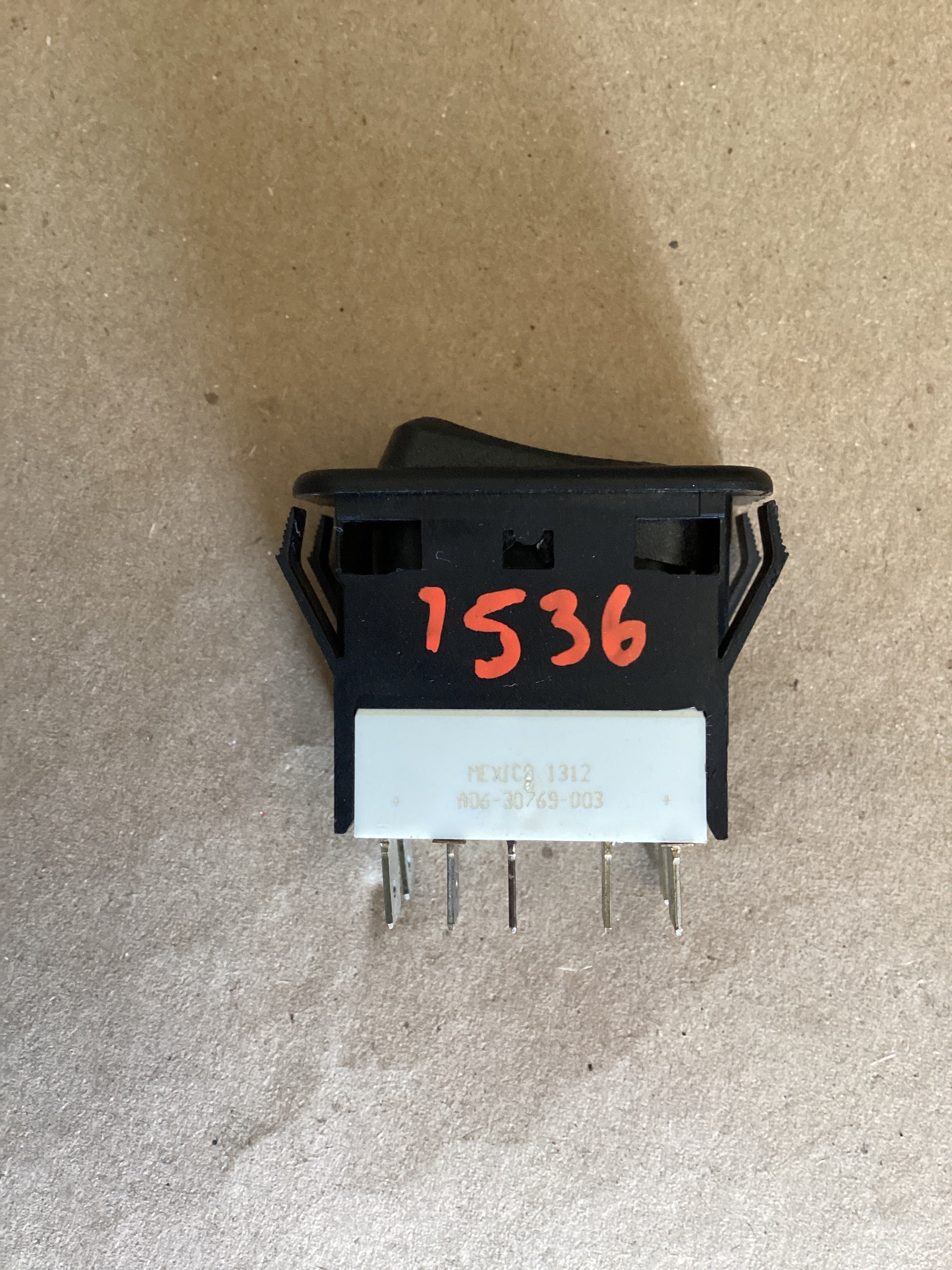 USED | DASHBOARD PANEL UTILITY LAMP SWITCH FREIGHTLINER | SKU1,536