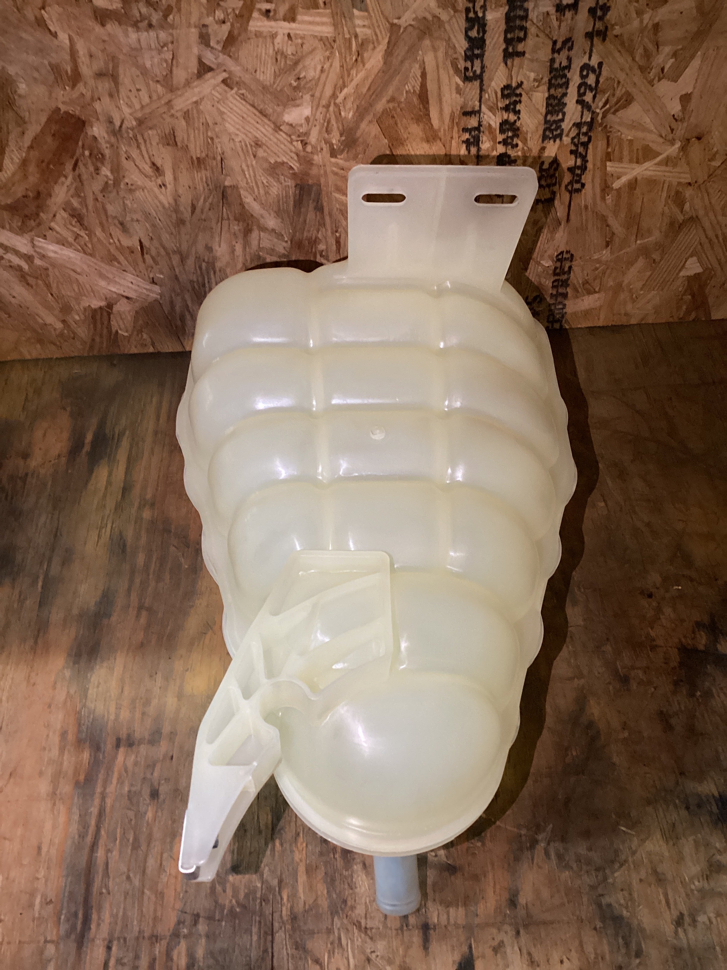 NEW | COOLANT RESERVOIR TANK INTERNATIONAL PROSTAR | SKU1,390