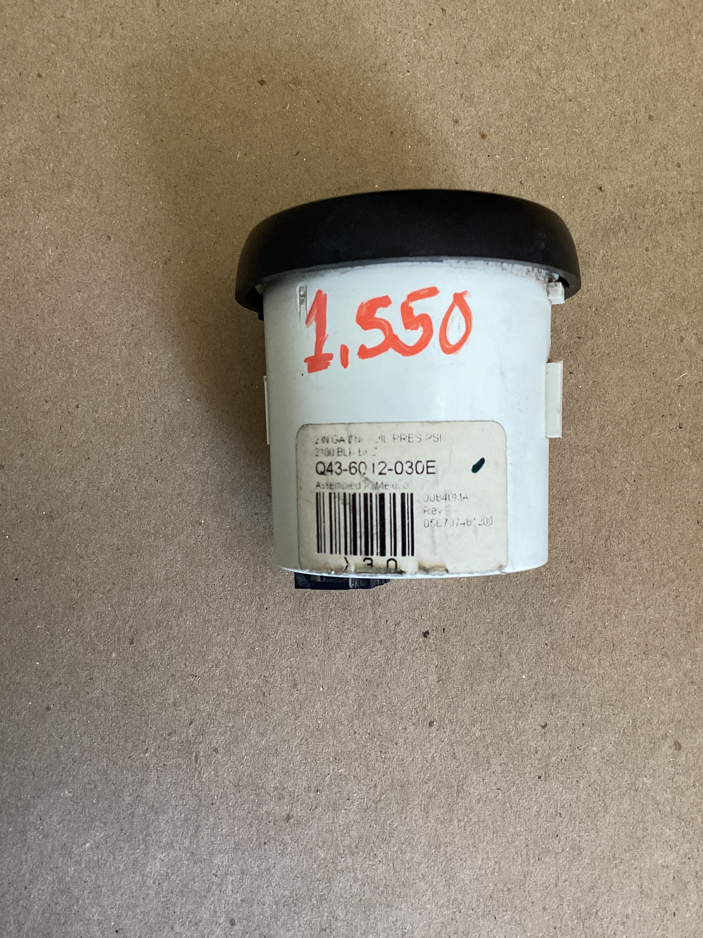 USED | DASHBOARD PANEL OIL PRESSURE GAUGE PETERBILT | SKU1,550