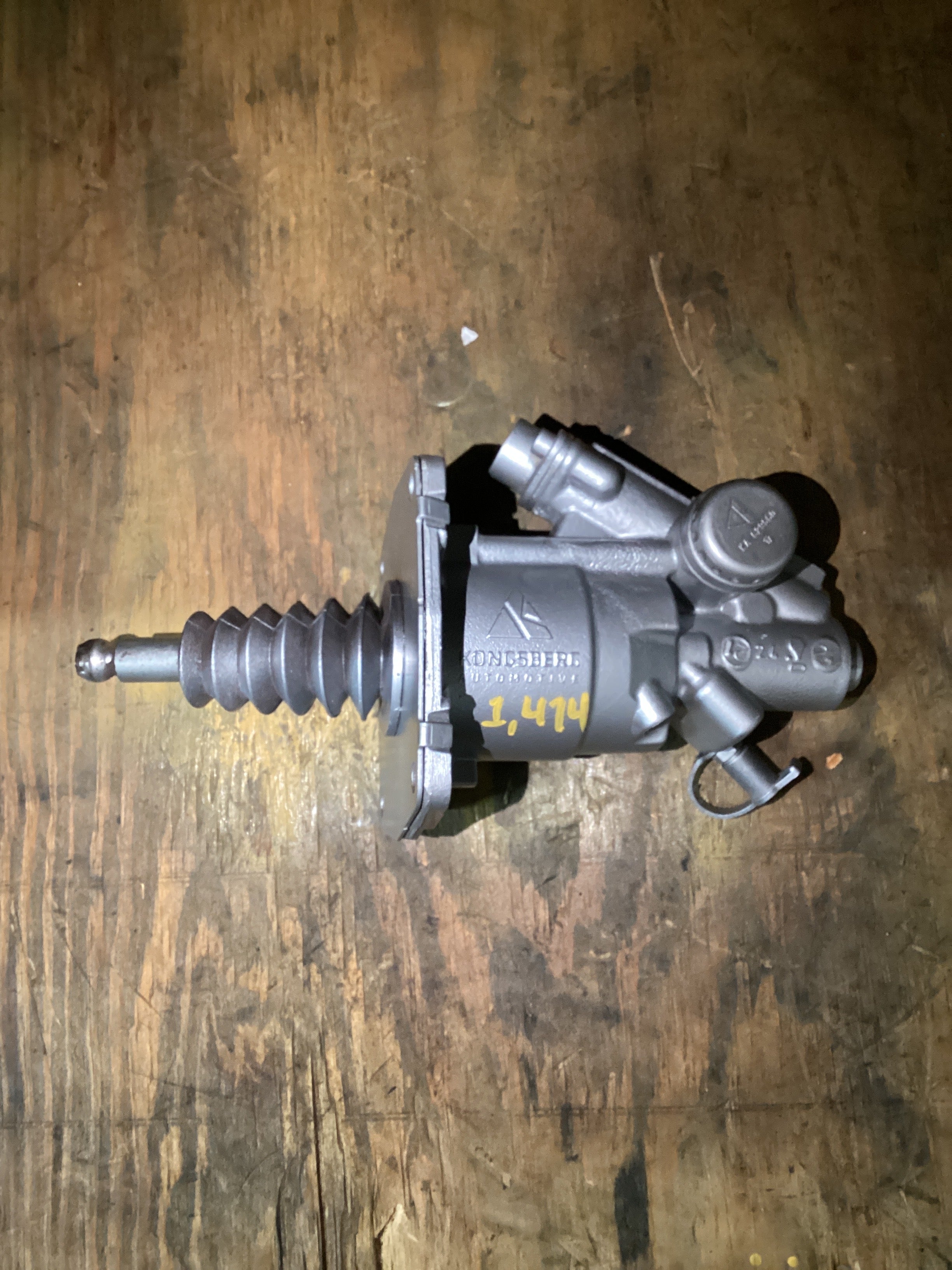 USED | CLUTCH PEDAL SLAVE CYLINDER PUMP PACCAR | SKU1,414