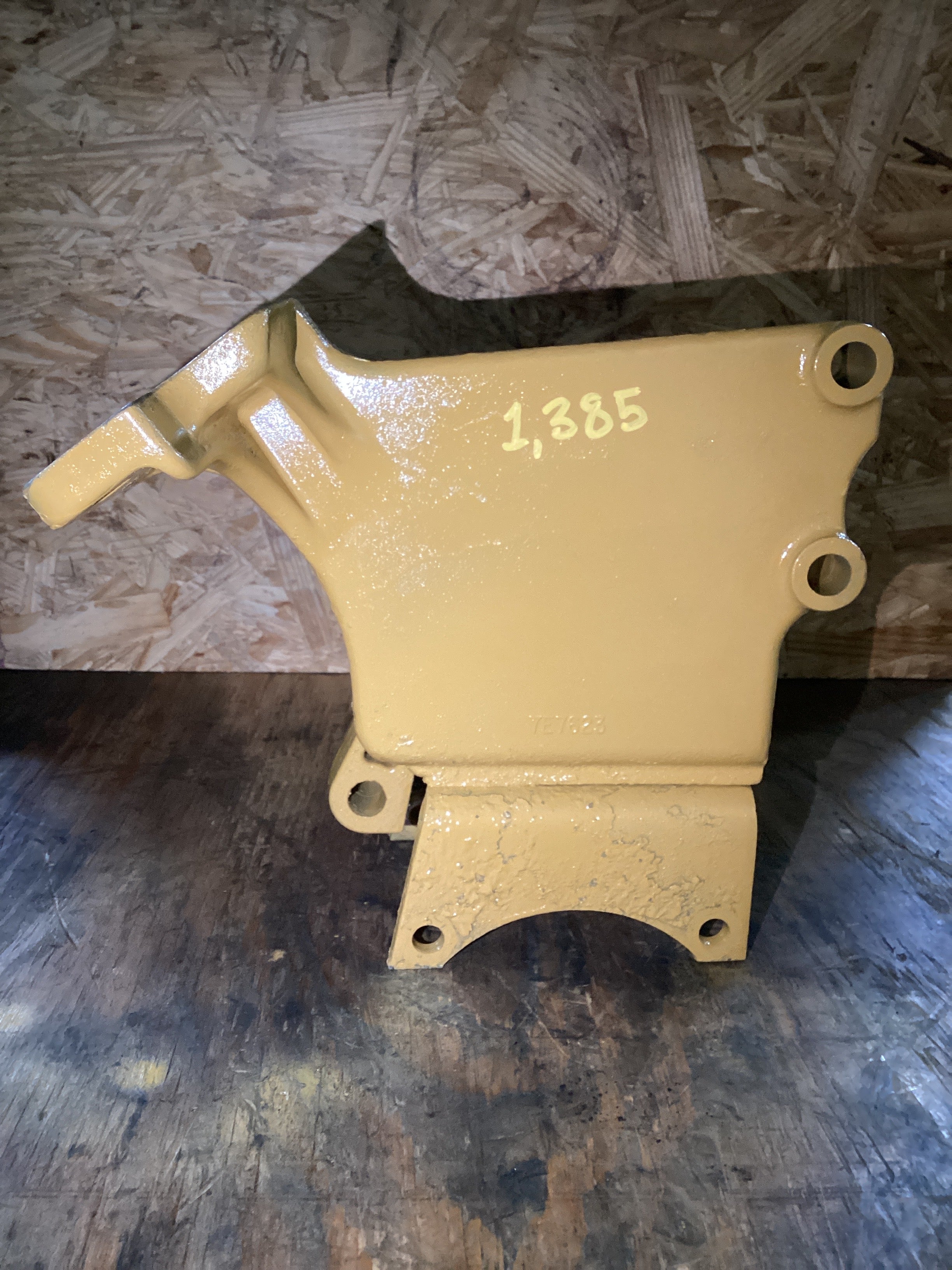 USED | ENGINE A/C COMPRESSOR MOUNTING BRACKET CAT C15 | SKU1,385