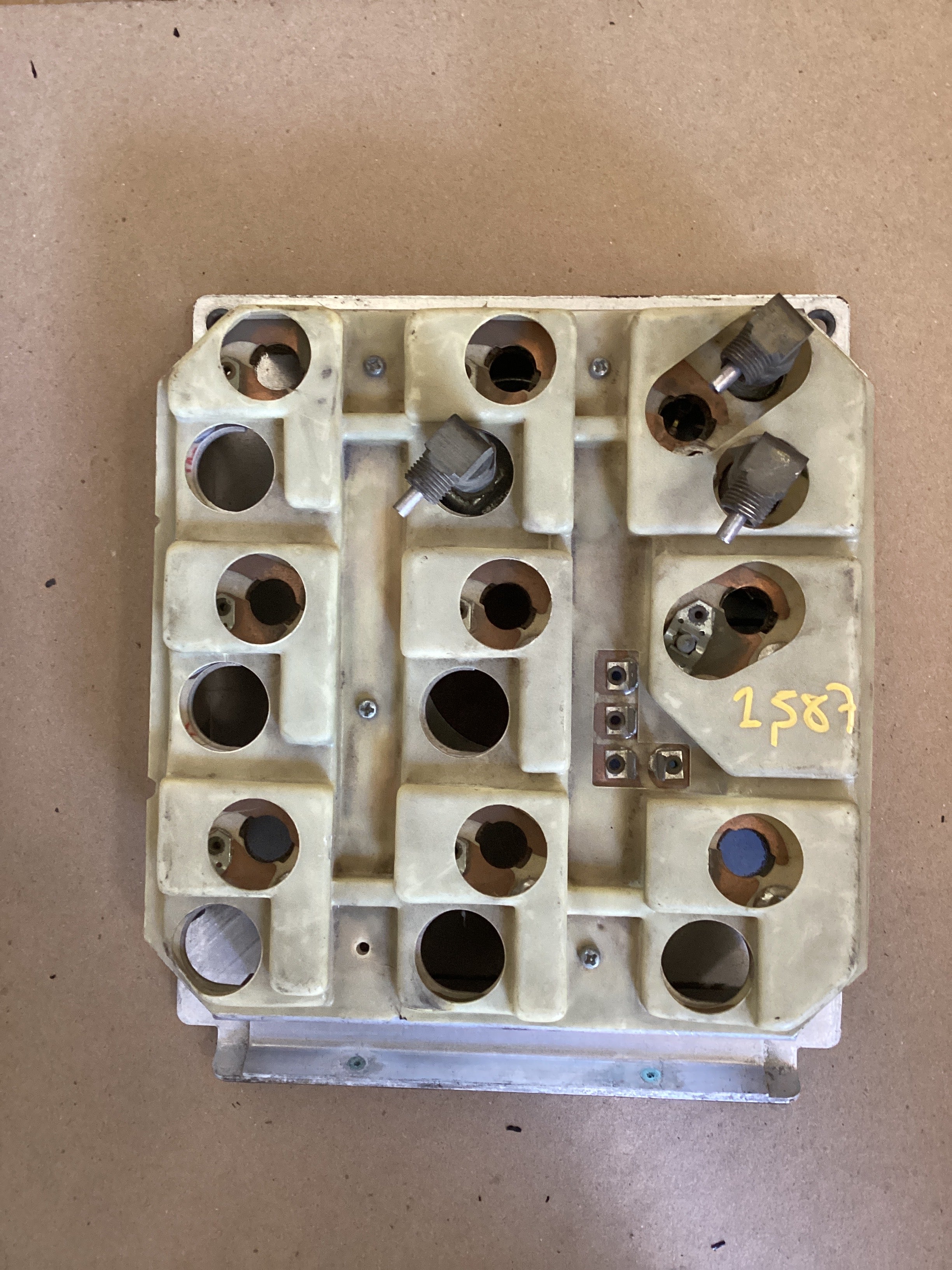 USED | DASHBOARD PANEL AIR PRESSURE PSI FRONT REAR / APPL BRAKE PSI / FUEL LEVEL GAUGE ASSEMBLY KENWORTH | SKU1,587