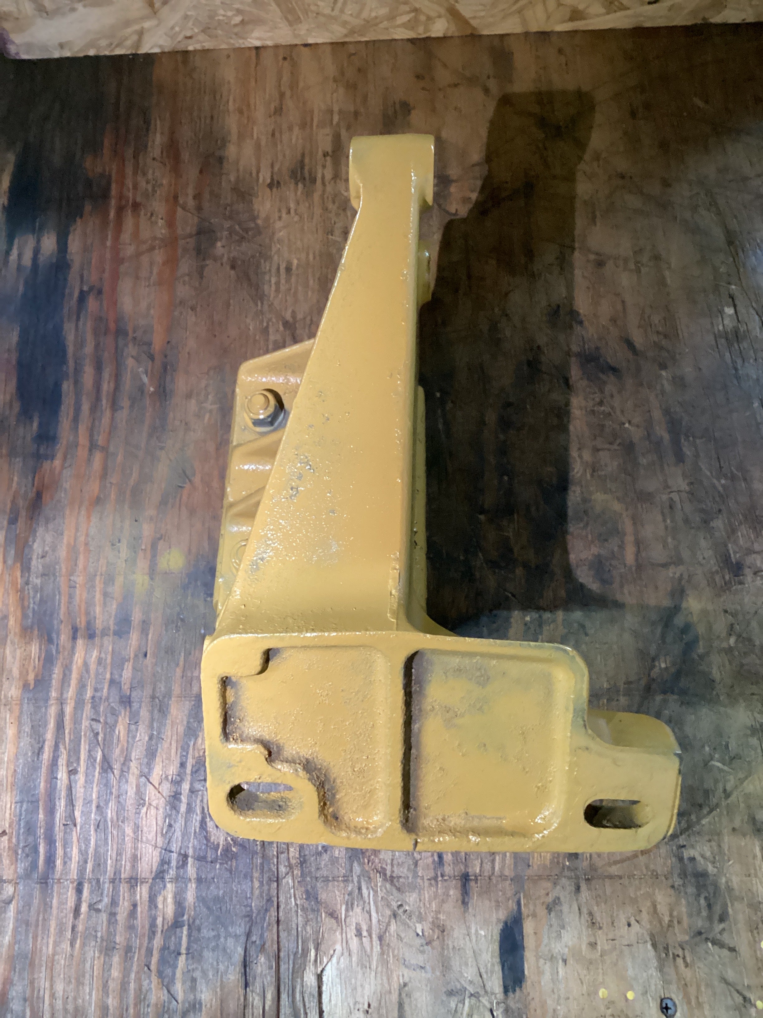 USED | ENGINE A/C COMPRESSOR MOUNTING BRACKET CAT C15 | SKU1,385