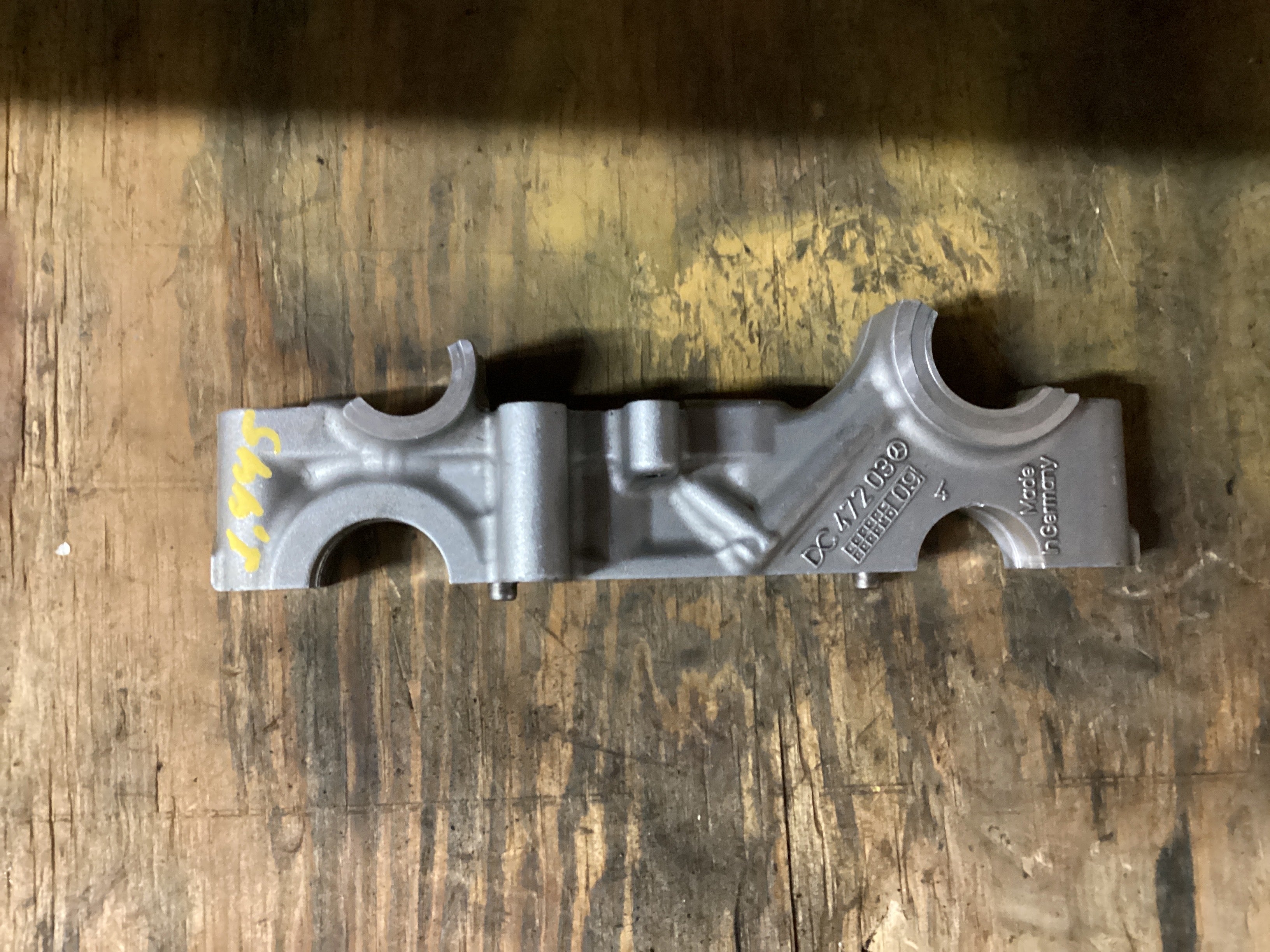 USED | ENGINE CAMSHAFT HOUSING BRACKET FRONT DETROIT DD15 | SKU1,445