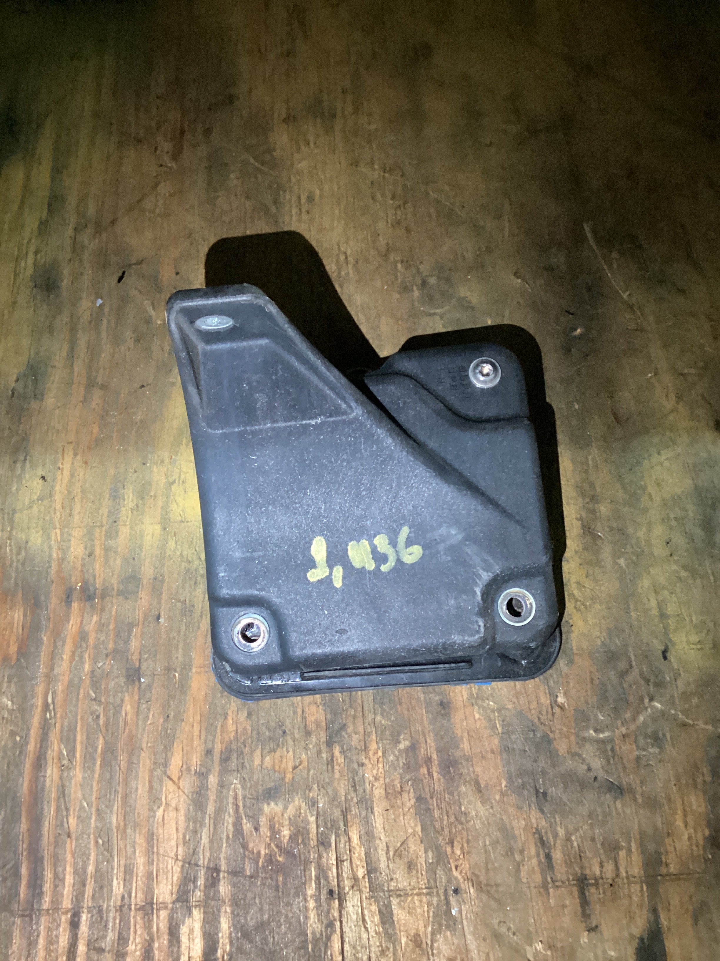 USED | SLEEPER CAB BRACKET LHS FREIGHTLINER CASCADIA | SKU1,436