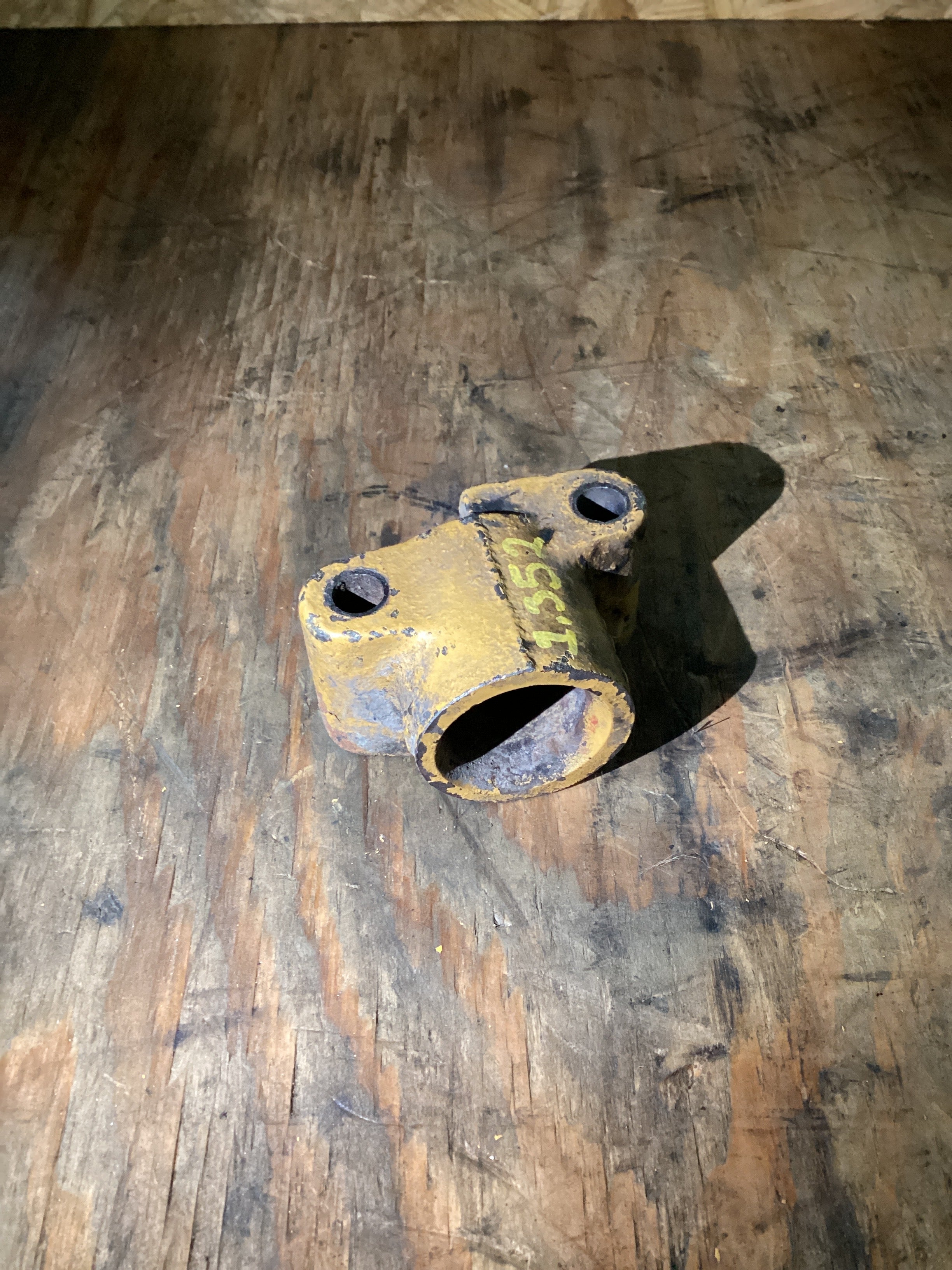 USED | ENGINE OIL DRAING TUBE ELBOW FLANGE ADAPTER CAT C15 | SKU1,352