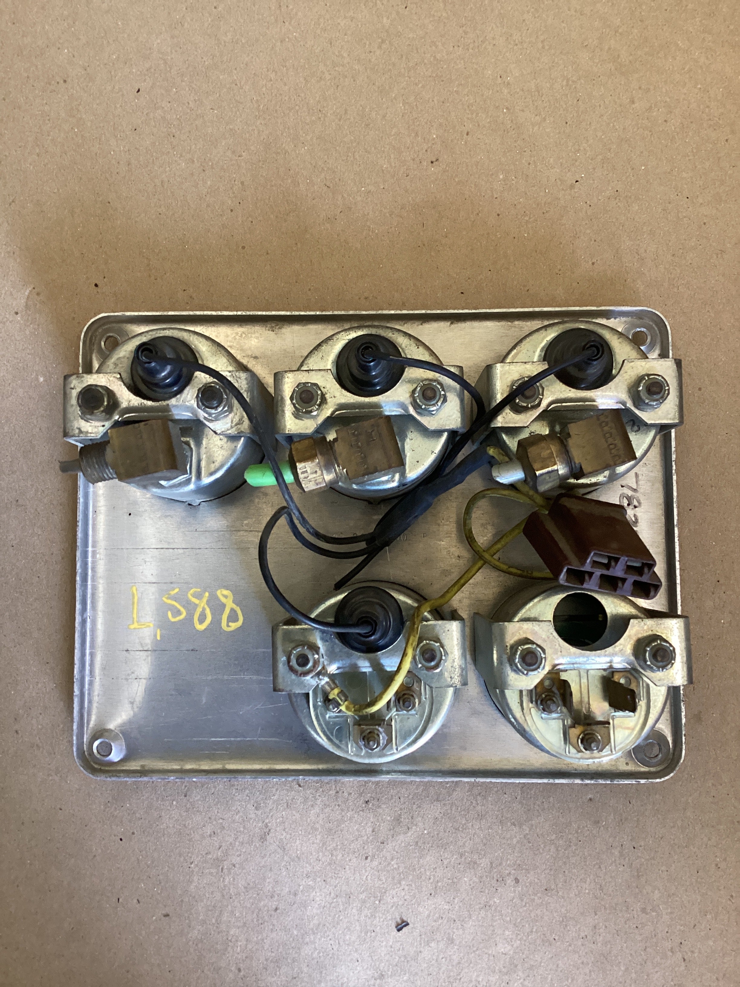 USED | DASHBOARD PANEL AIR PRESSURE PSI A / AIR PRESSURE PSI PRIMARY/ AIR PRESSURE PSI SECONDARY / FUEL LEVEL AND VOLTS VOLTMETER GAUGE ASSEMBLY FREIGHTLINER | SKU1,588