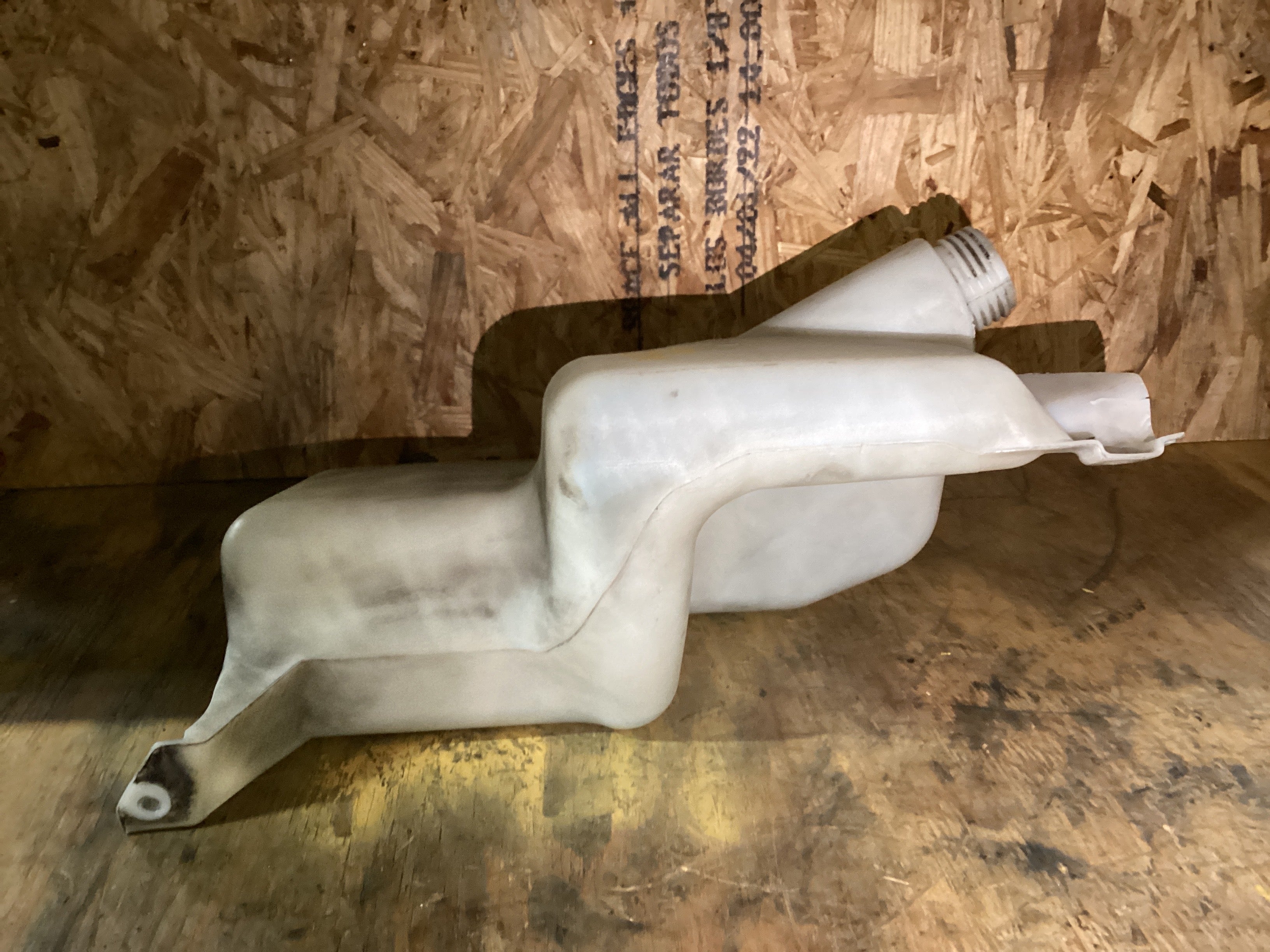 USED | WIPER WASHER FLUID RESERVOIR TANK FREIGHTLINER CENTURY & COLUMBIA | SKU1,400