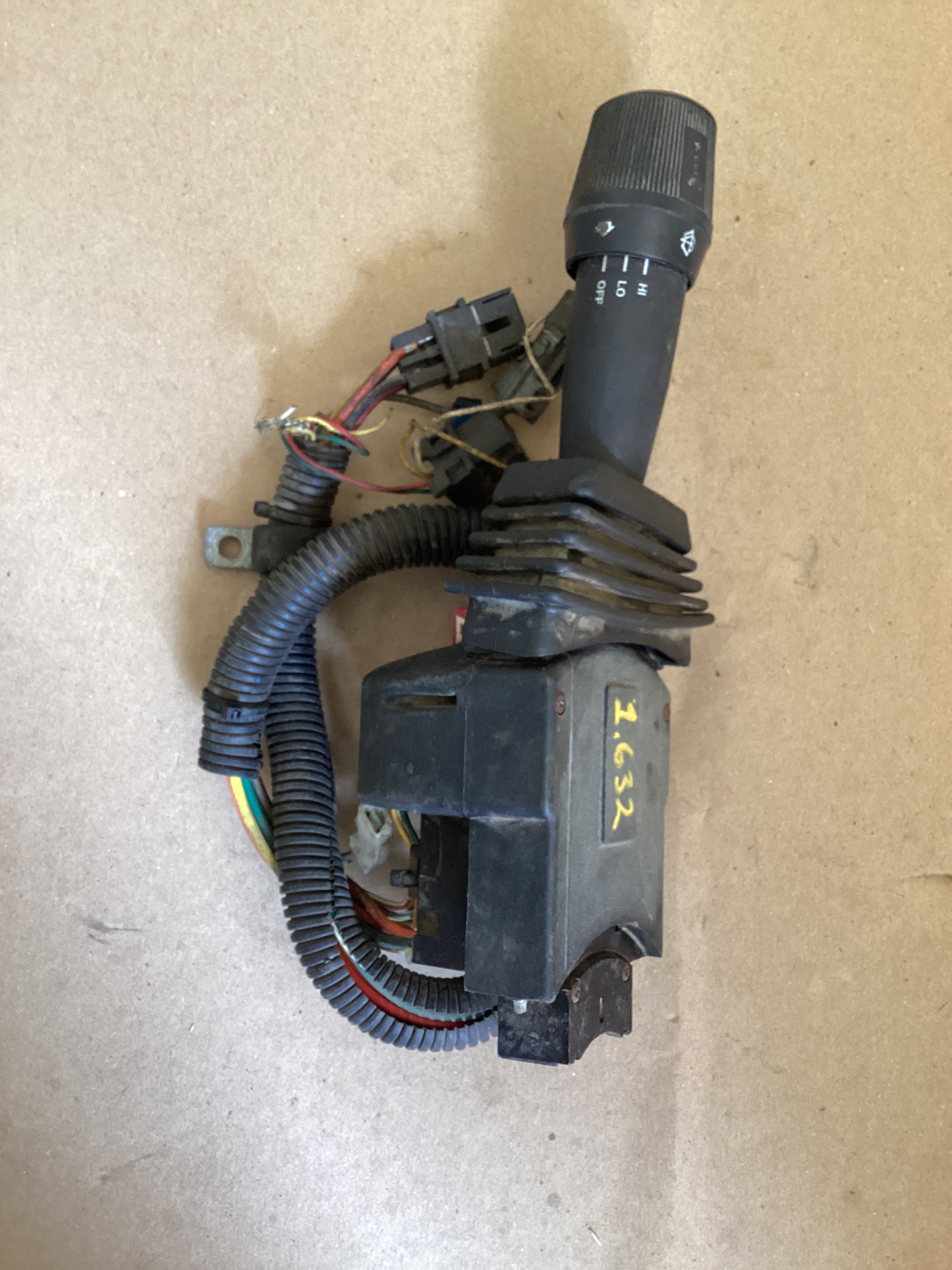 USED | TURN SIGNAL AND WIPER SWITCH INTERNATIONAL | SKU1,632