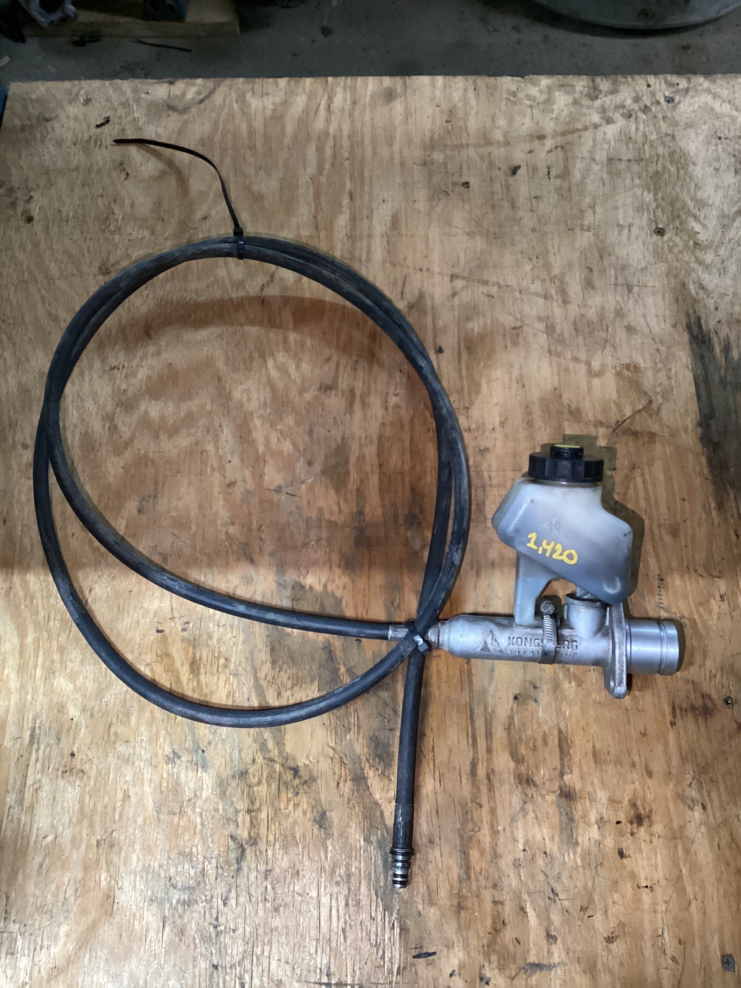 USED | CLUTCH MASTER CYLINDER COMPLETELY PACCAR | SKU1,420