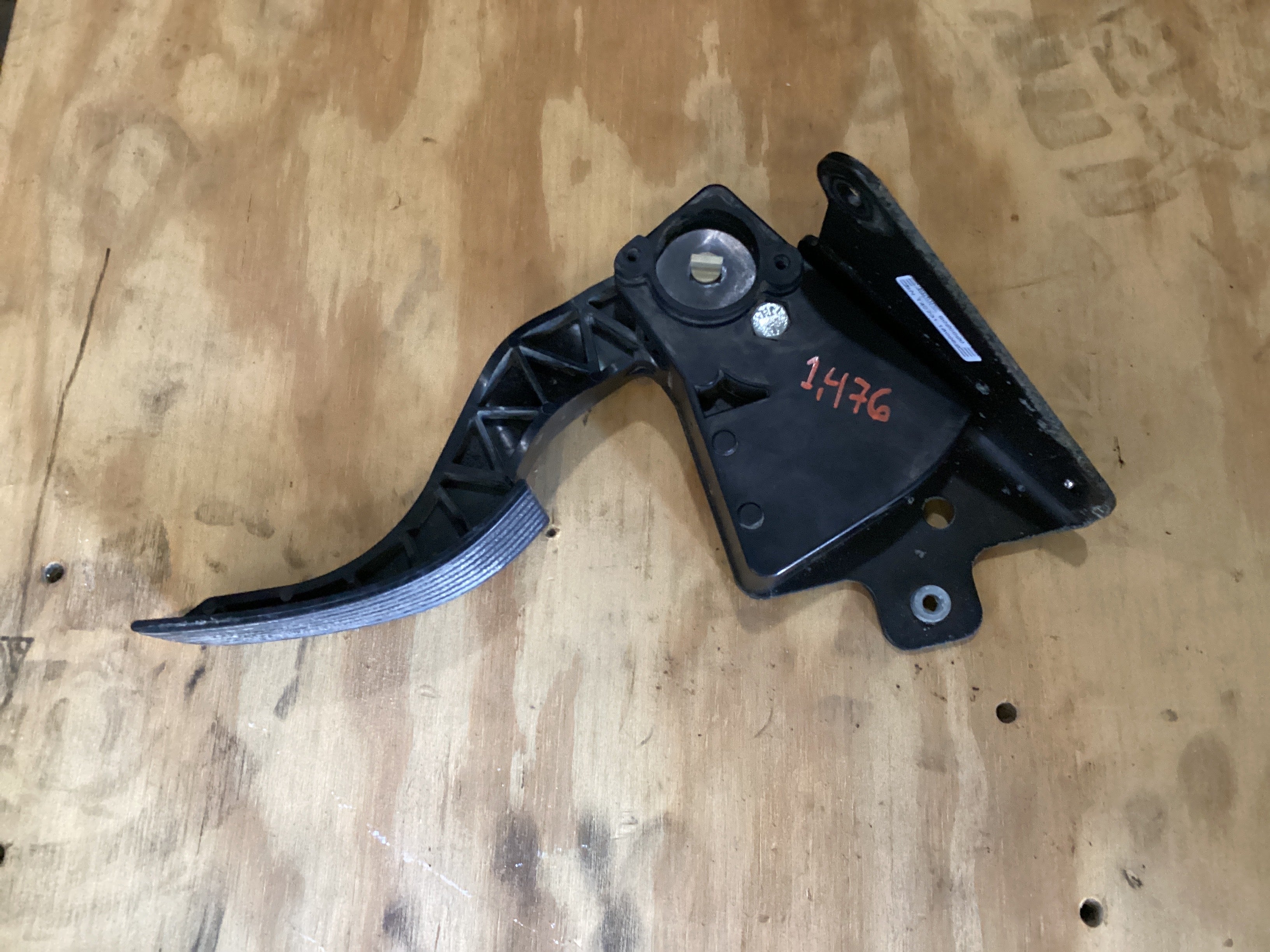 USED | ACCELERATOR THROTTLE CONTROL PEDAL ASSEMBLY INTERNATIONAL | SKU1,476