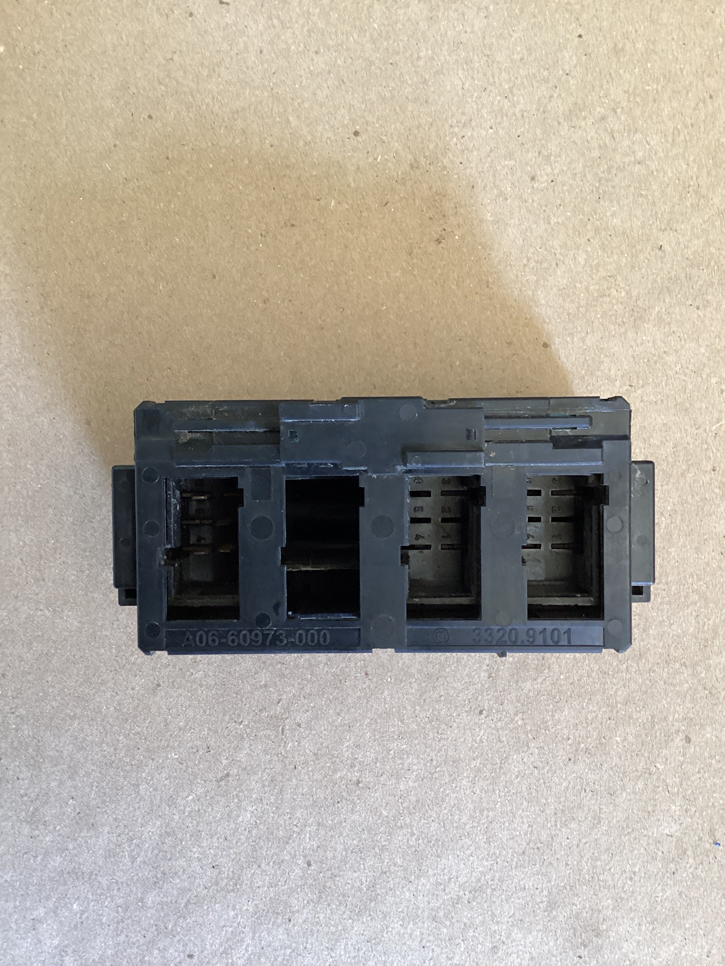 USED | DASHBOARD P3 SECONDARY ROCKER SWITCH PANEL FREIGHTLINER | SKU1,515