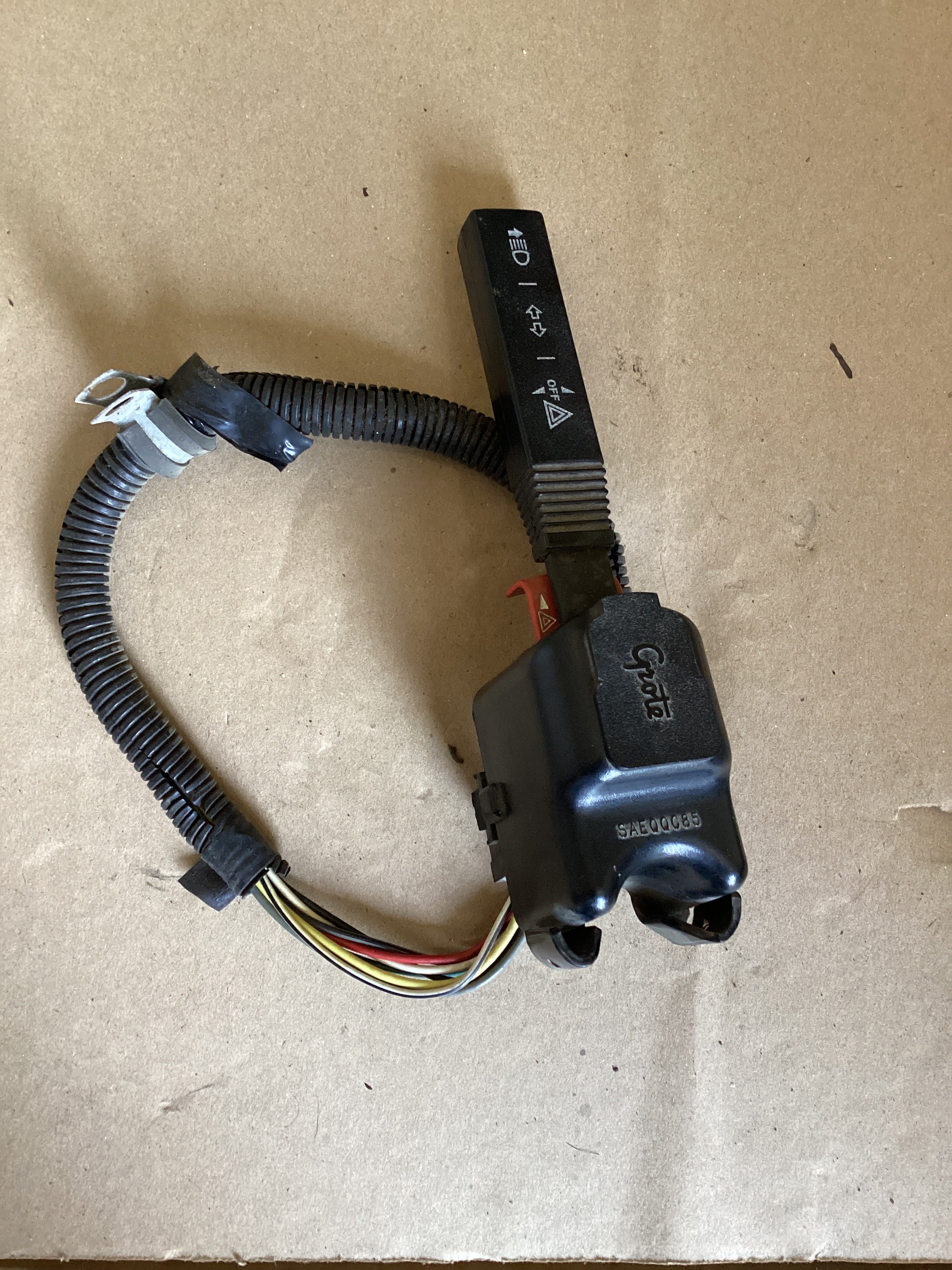 USED | TURN SIGNAL LIGHT SWITCH INTERNATIONAL | SKU1,628