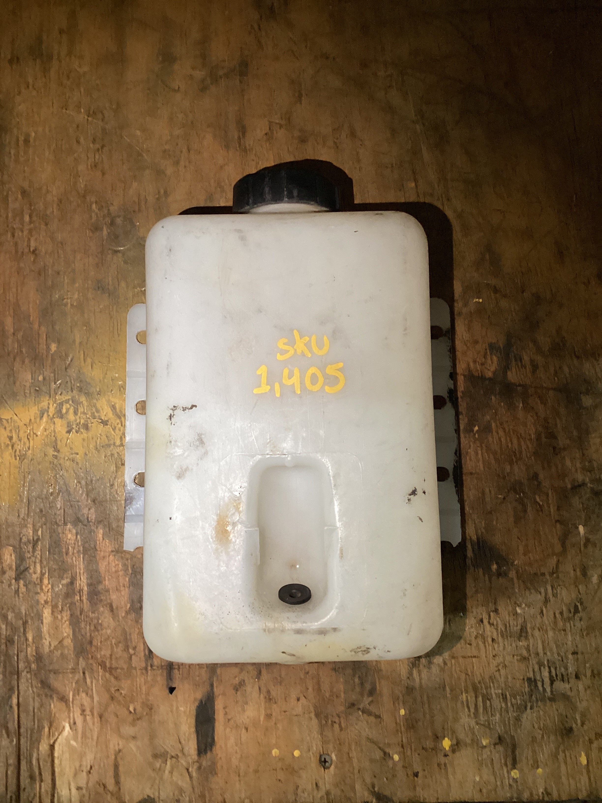 USED | WIPER WASHER RESERVOIR TANK INTERNATIONAL | SKU1,405