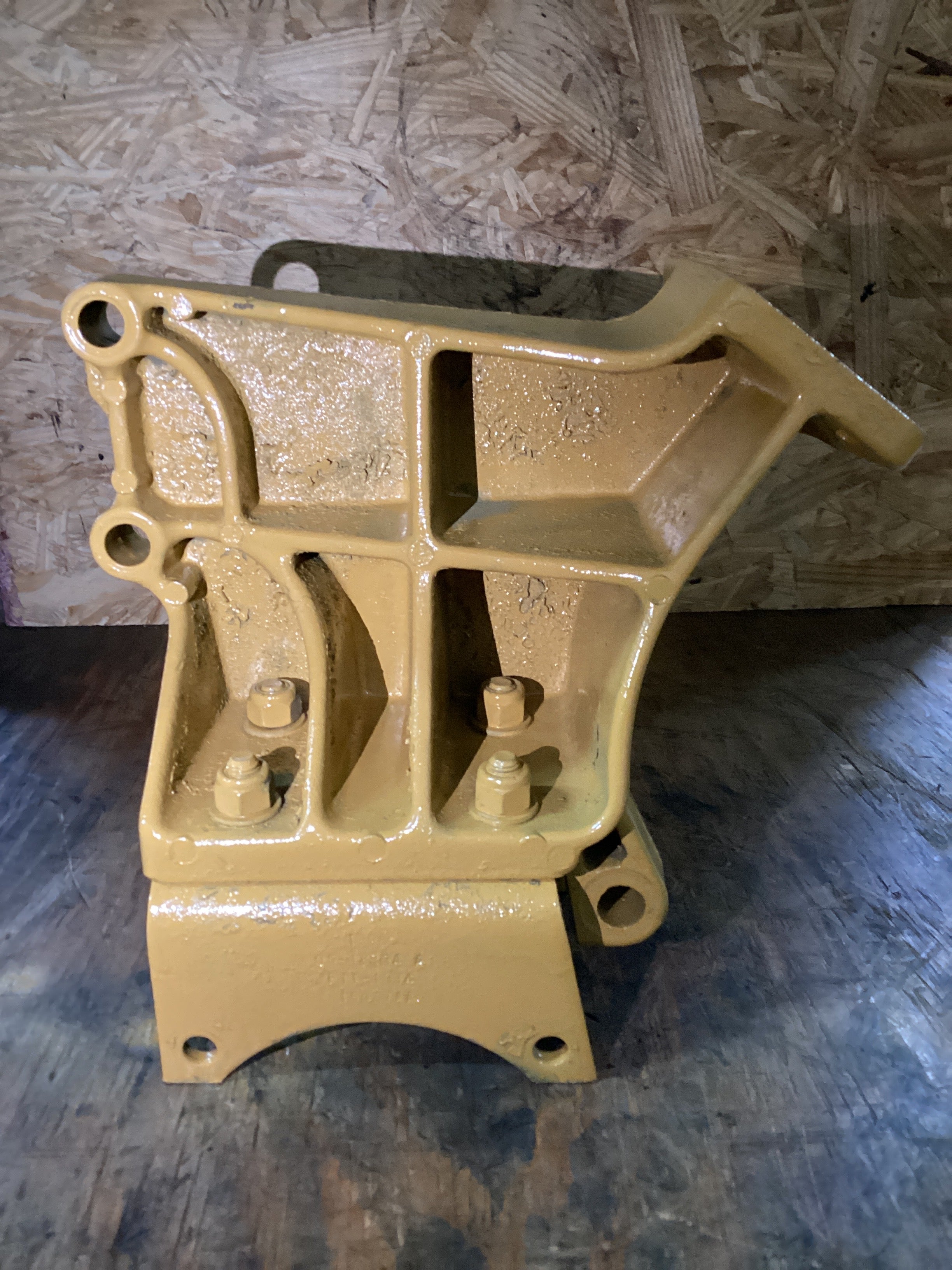 USED | ENGINE A/C COMPRESSOR MOUNTING BRACKET CAT C15 | SKU1,385
