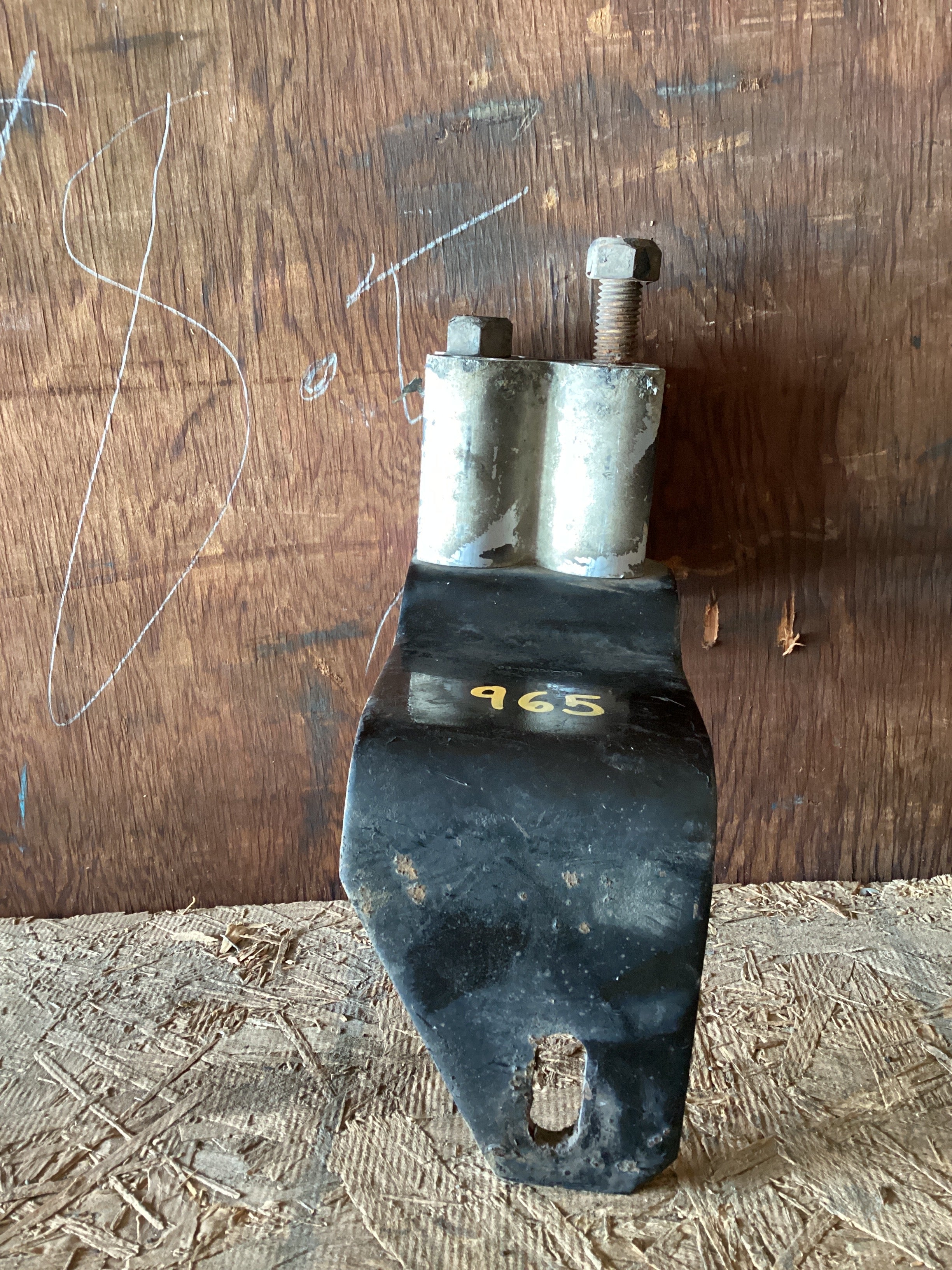 USED | BATTERY BOX BRACKET FREIGHTLINER | SKU965