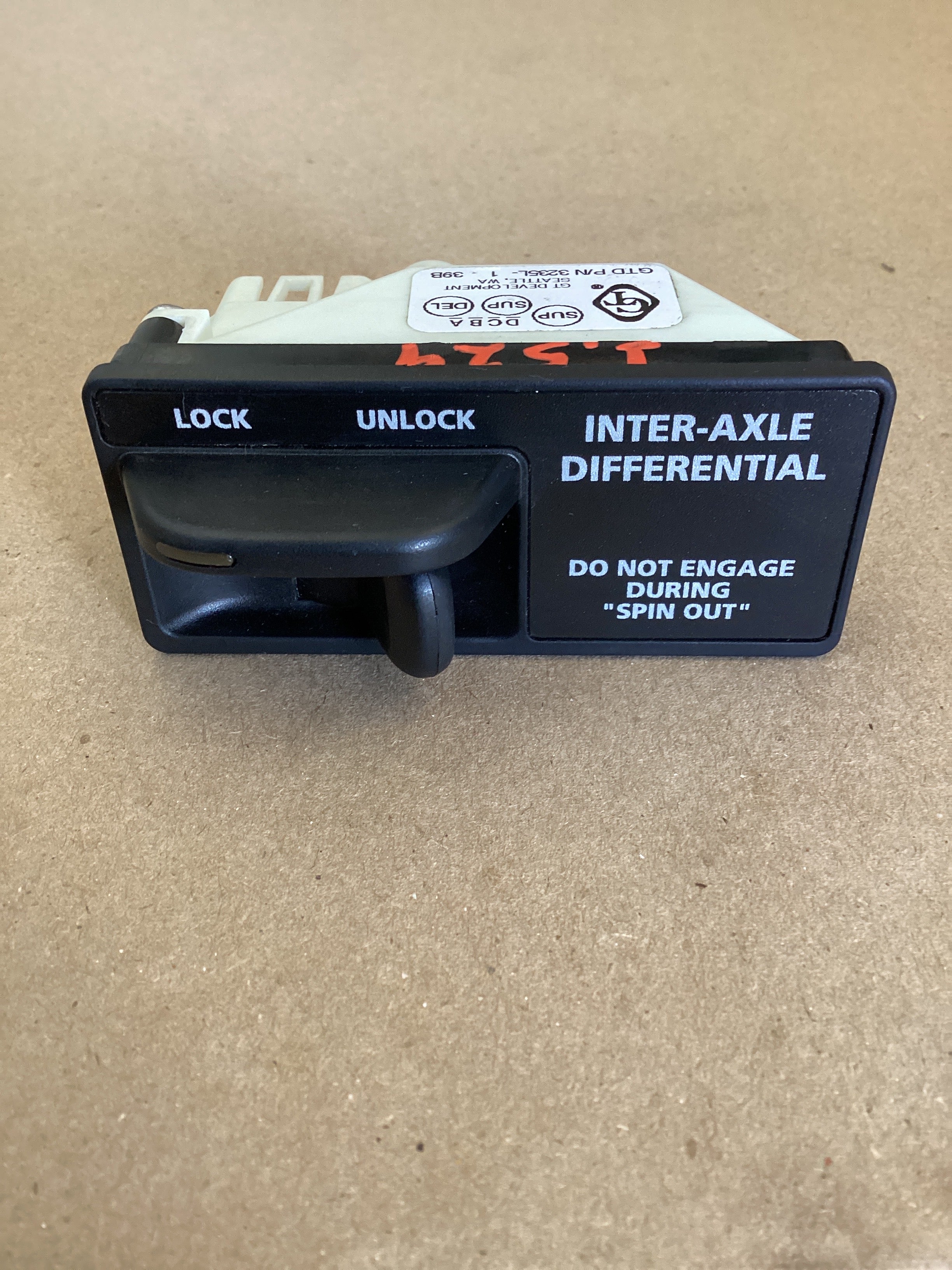 USED | DASHBOARD INTER AXLE DIFFERENTIAL LOCK/UNLOCK SWITCH FREIGHTLINER | SKU1,529