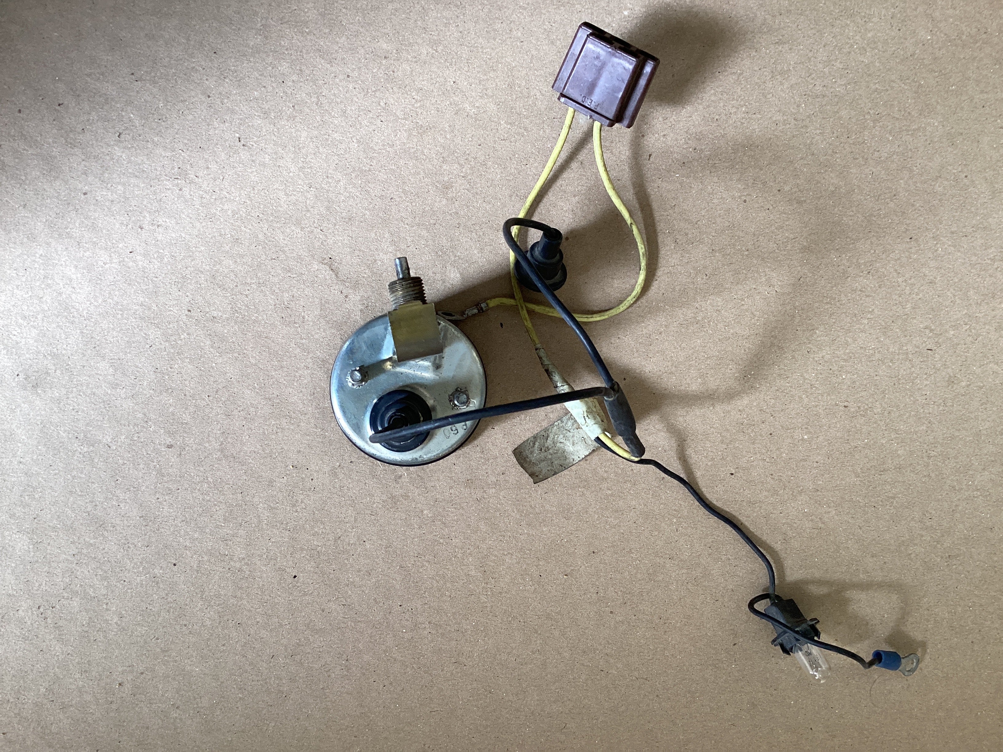 USED | DASHBOARD OIL PRESSURE PSI GAUGE FREIGHTLINER FLD | SKU1,497