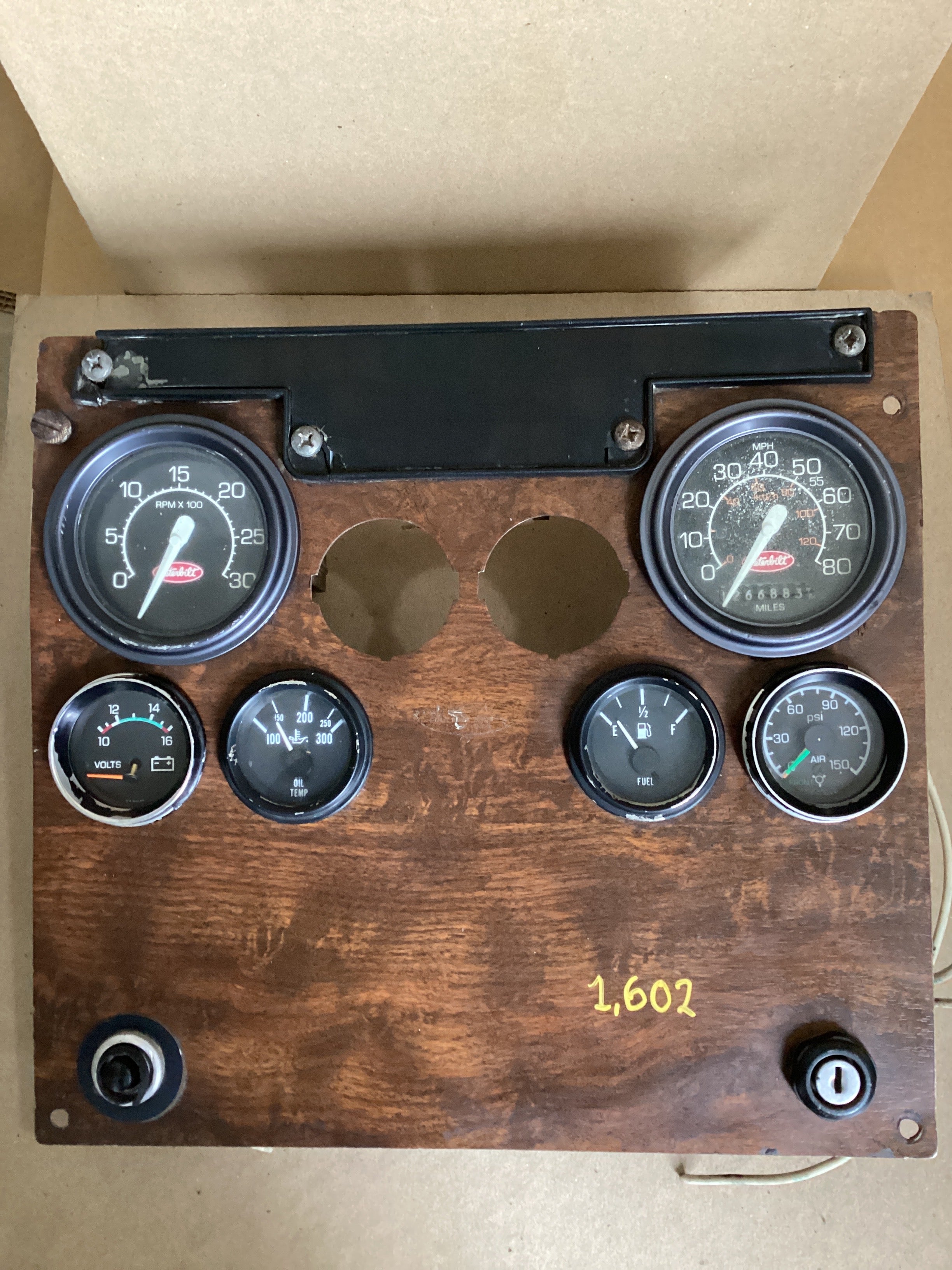 USED | DASHBOARD PANEL CLUSTER ASSEMBLY PETERBILT | SKU1,602