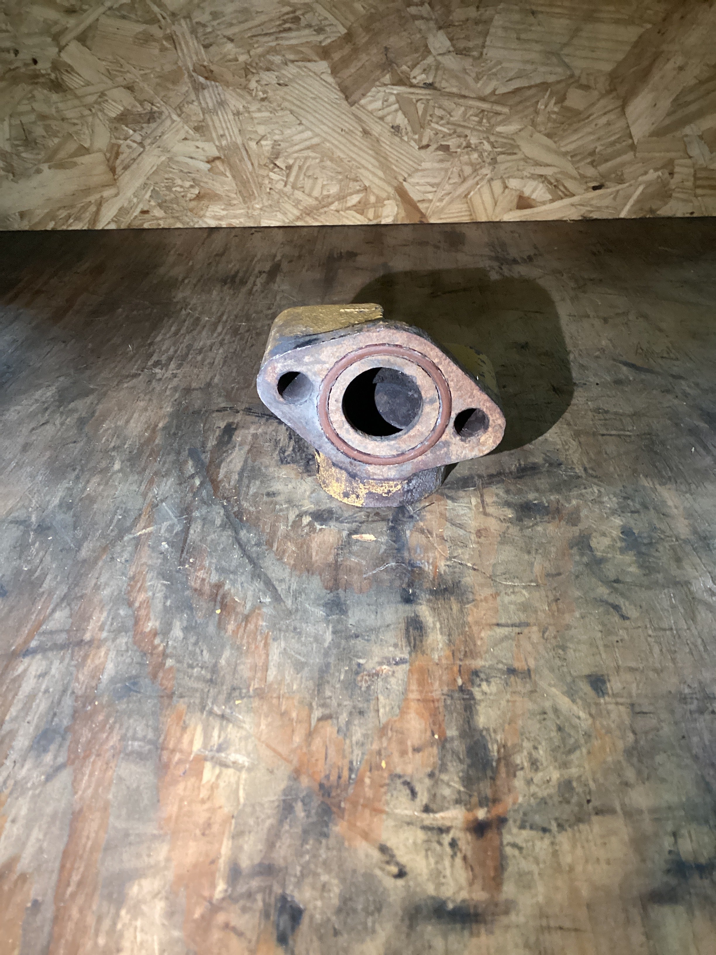 USED | ENGINE OIL DRAING TUBE ELBOW FLANGE ADAPTER CAT C15 | SKU1,352