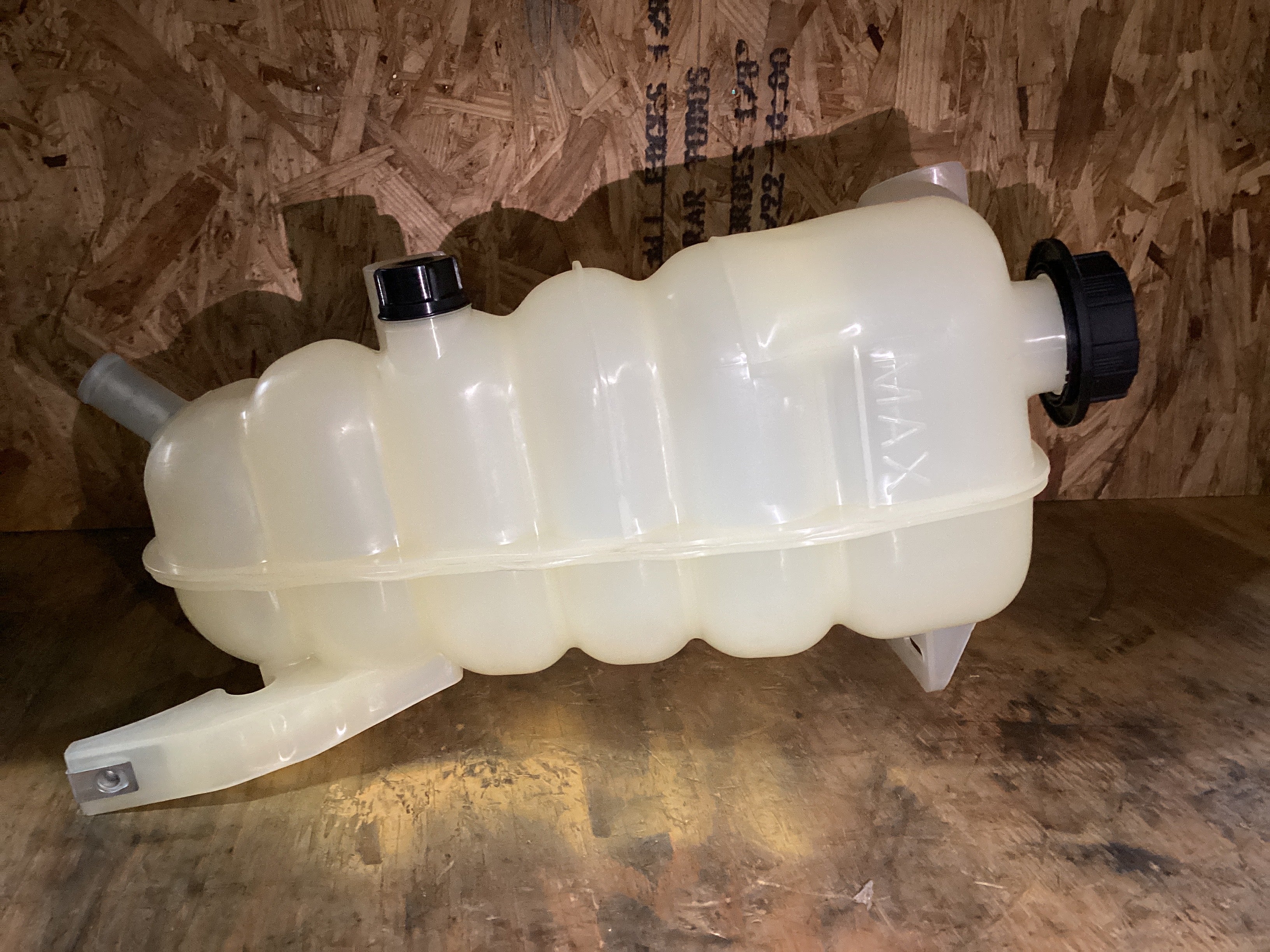 NEW | COOLANT RESERVOIR TANK INTERNATIONAL PROSTAR | SKU1,390