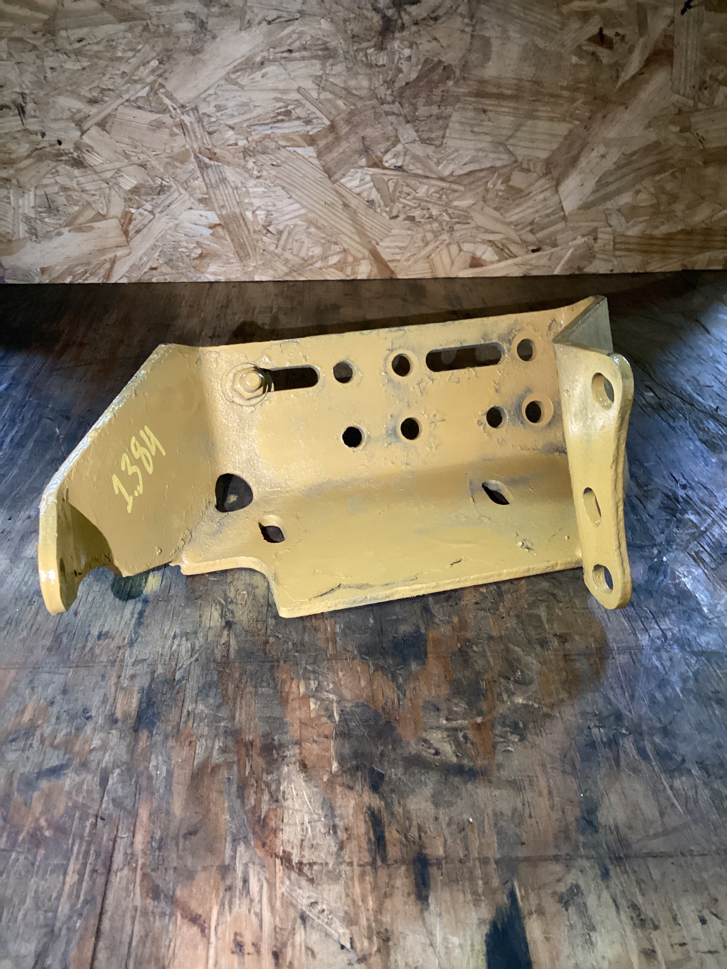 USED | ENGINE ALTERNATOR MOUNTING BRACKET CAT C15 | SKU1,384
