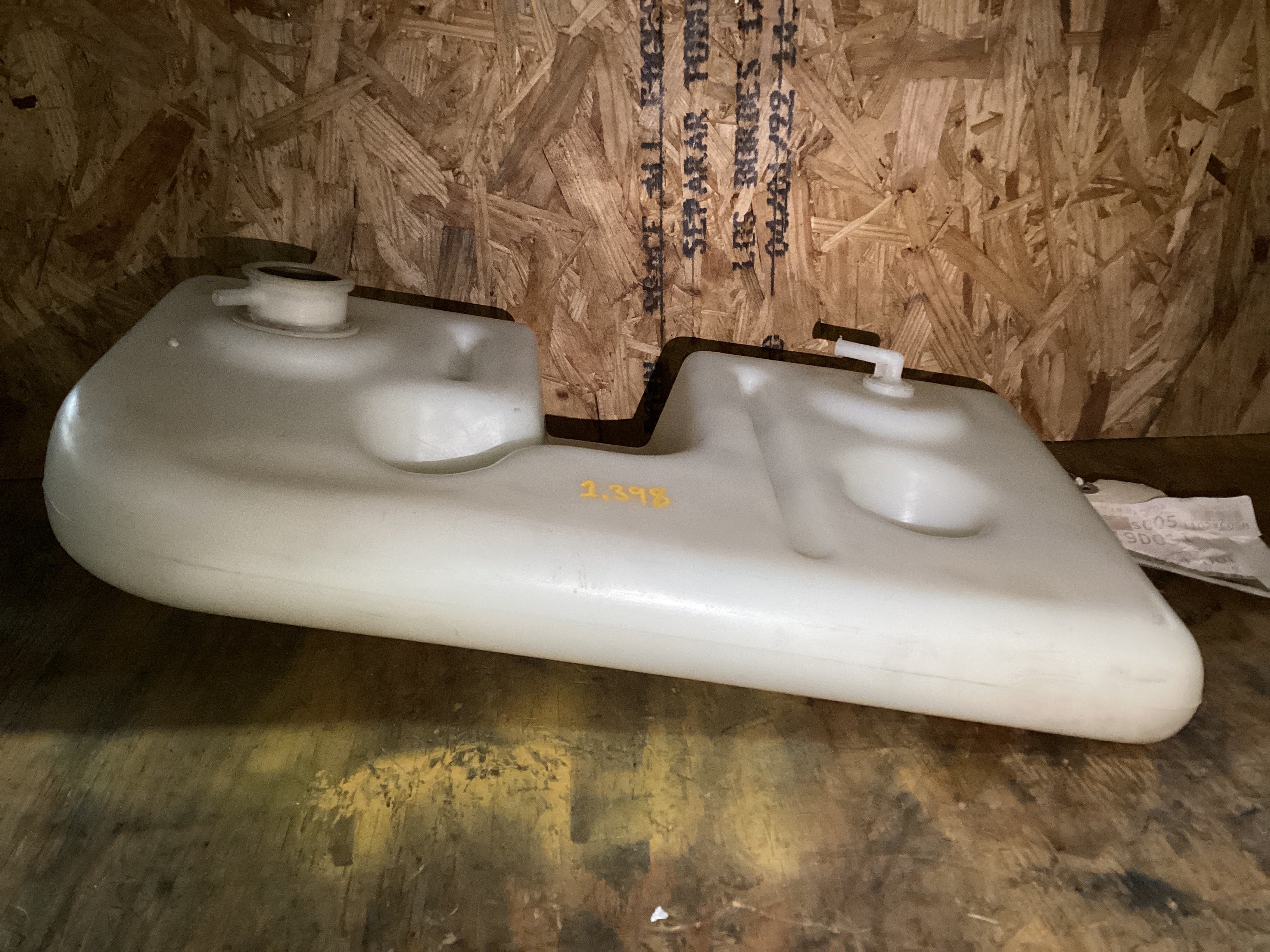 NEW | COOLANT RESERVOIR TANK FREIGHTLINER FLD | SKU1,398