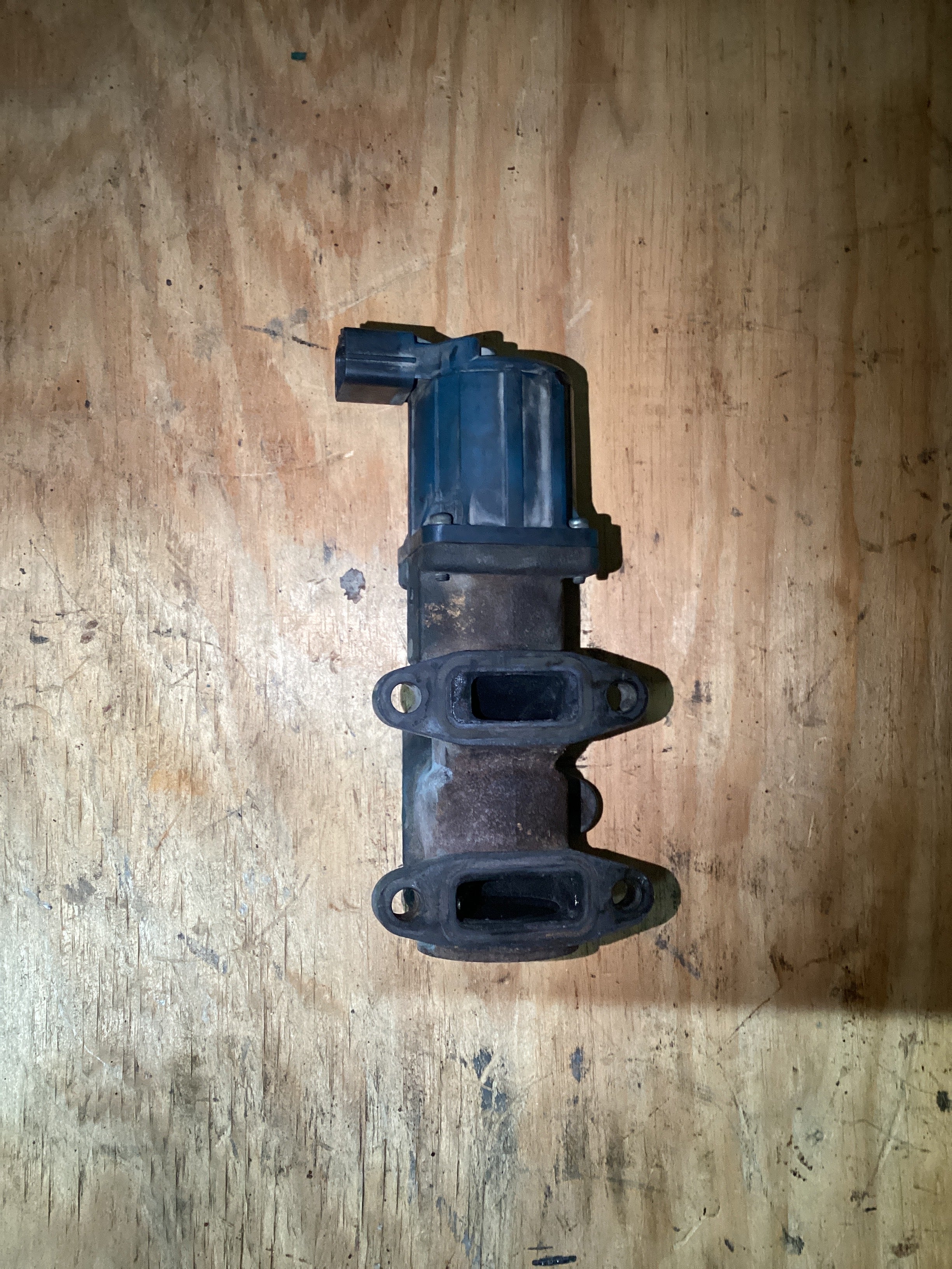 USED | ENGINE EGR VALVE INTERNATIONAL NAVISTAR | SKU1,409