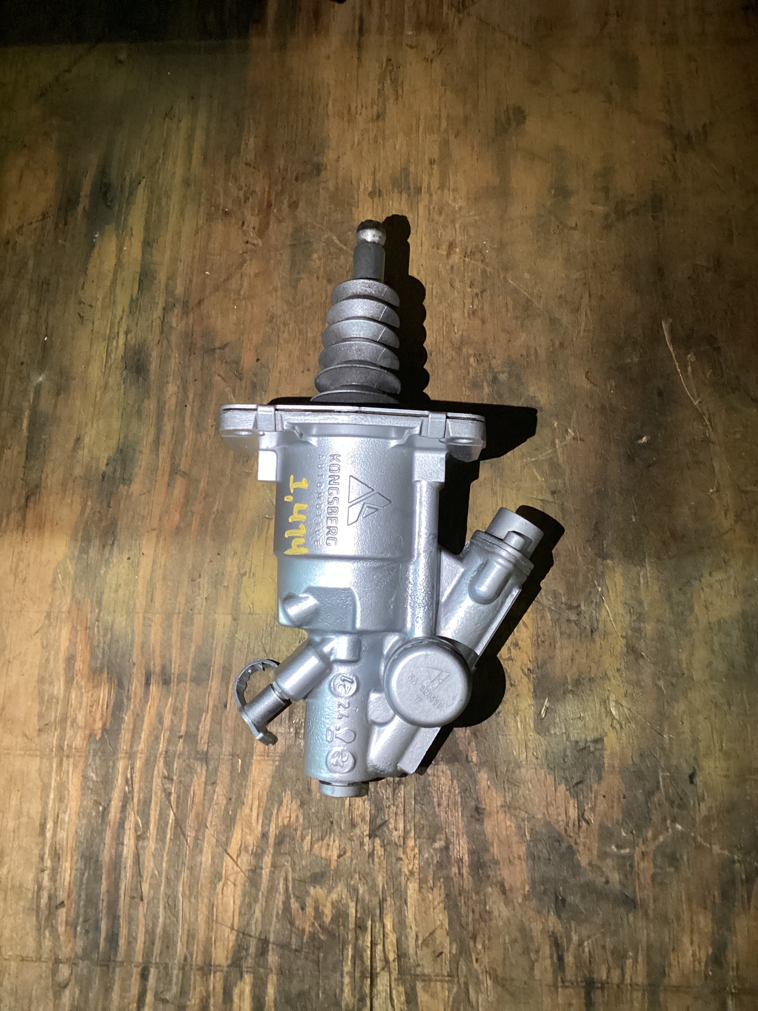 USED | CLUTCH PEDAL SLAVE CYLINDER PUMP PACCAR | SKU1,414