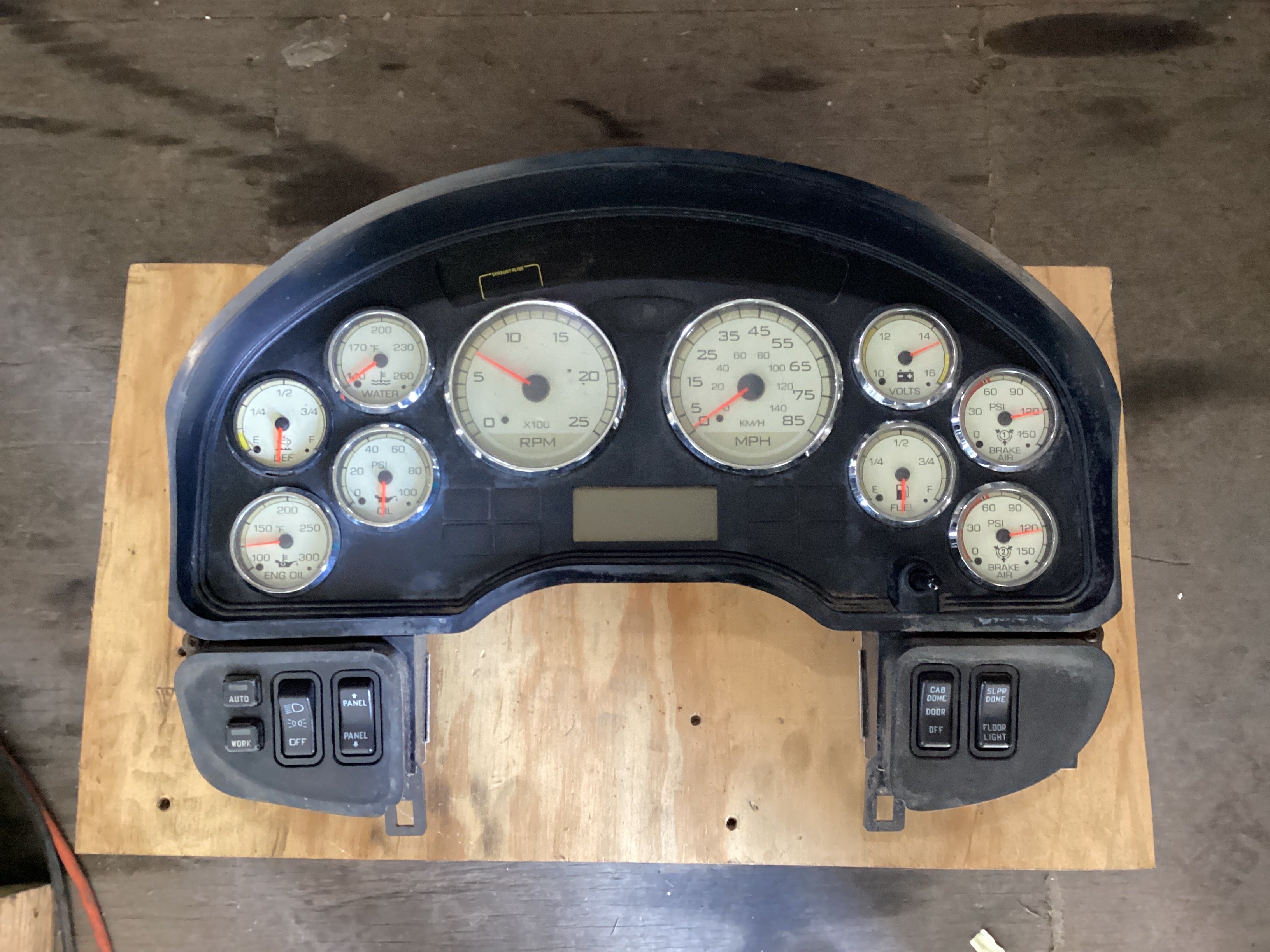 USED | DASHBOARD INSTRUMENT CLUSTER ASSEMBLY INTERNATIONAL | SKU1,480