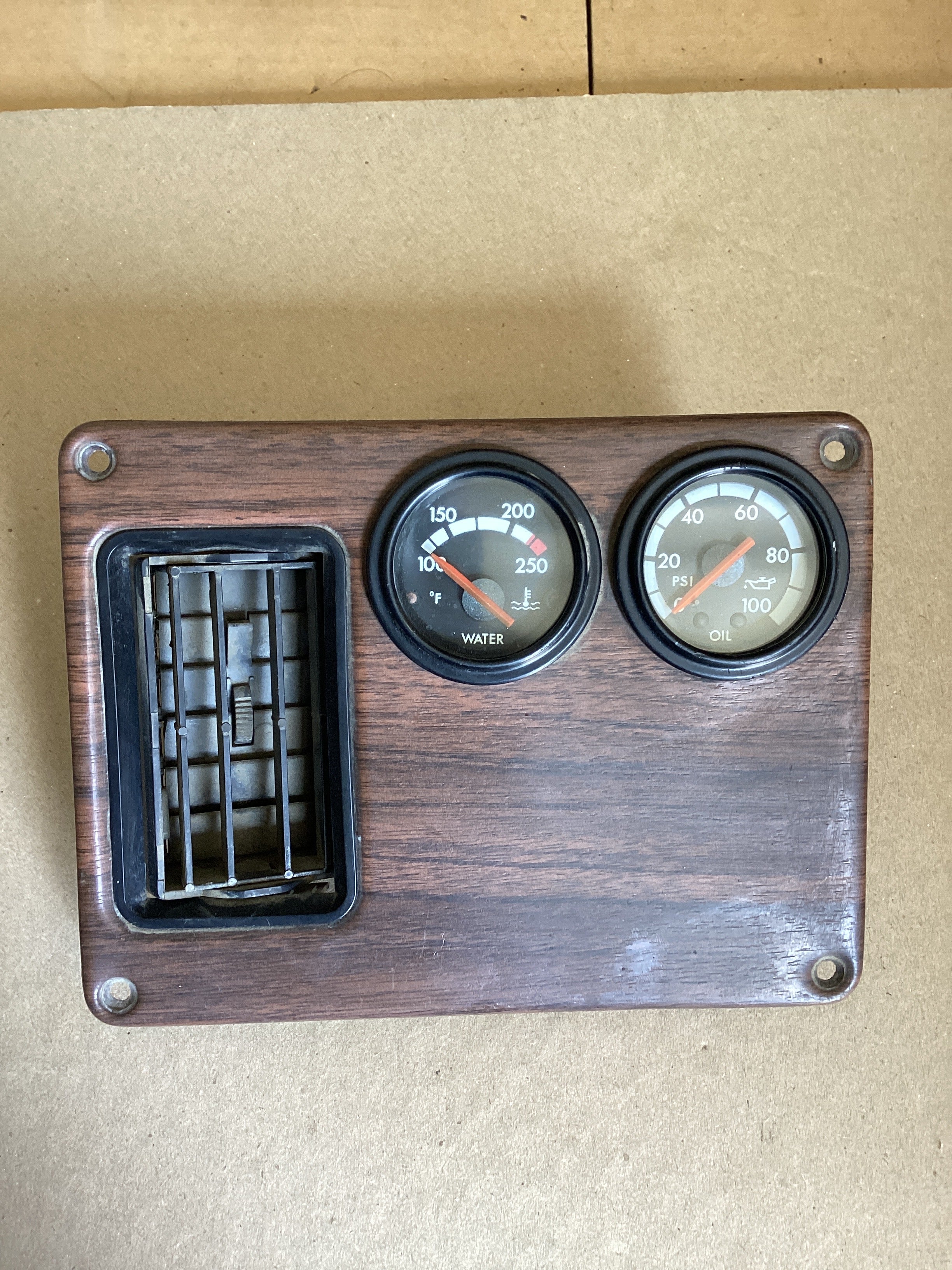 USED | DASHBOARD PANEL WATER AND OIL TEMPERATURE GAUGE ASSEMBLY FREIGHTLINER | SKU1,580
