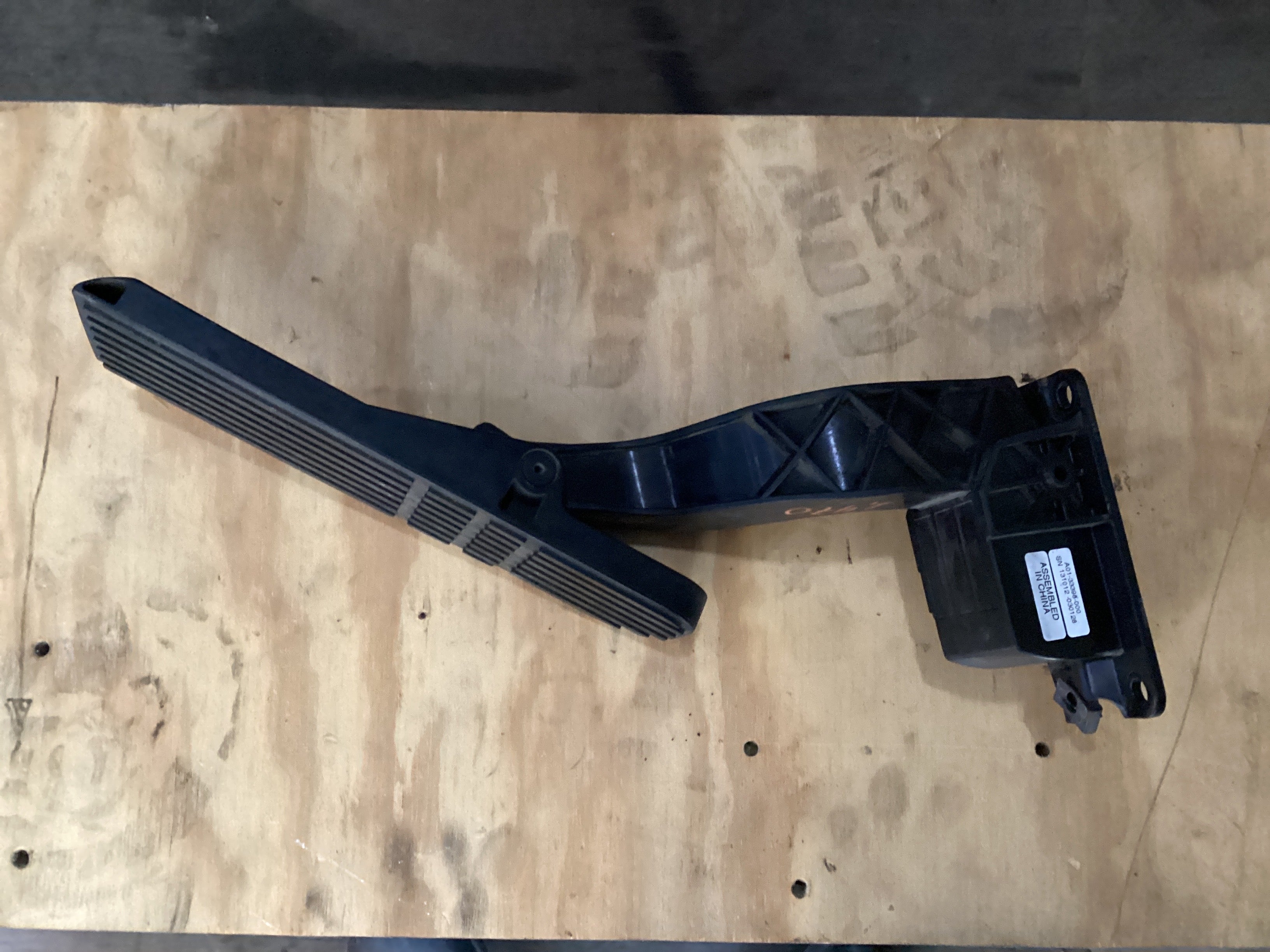 USED | ACCELERATOR PEDAL ASSEMBLY FREIGHTLINER CASCADIA | SKU1,470