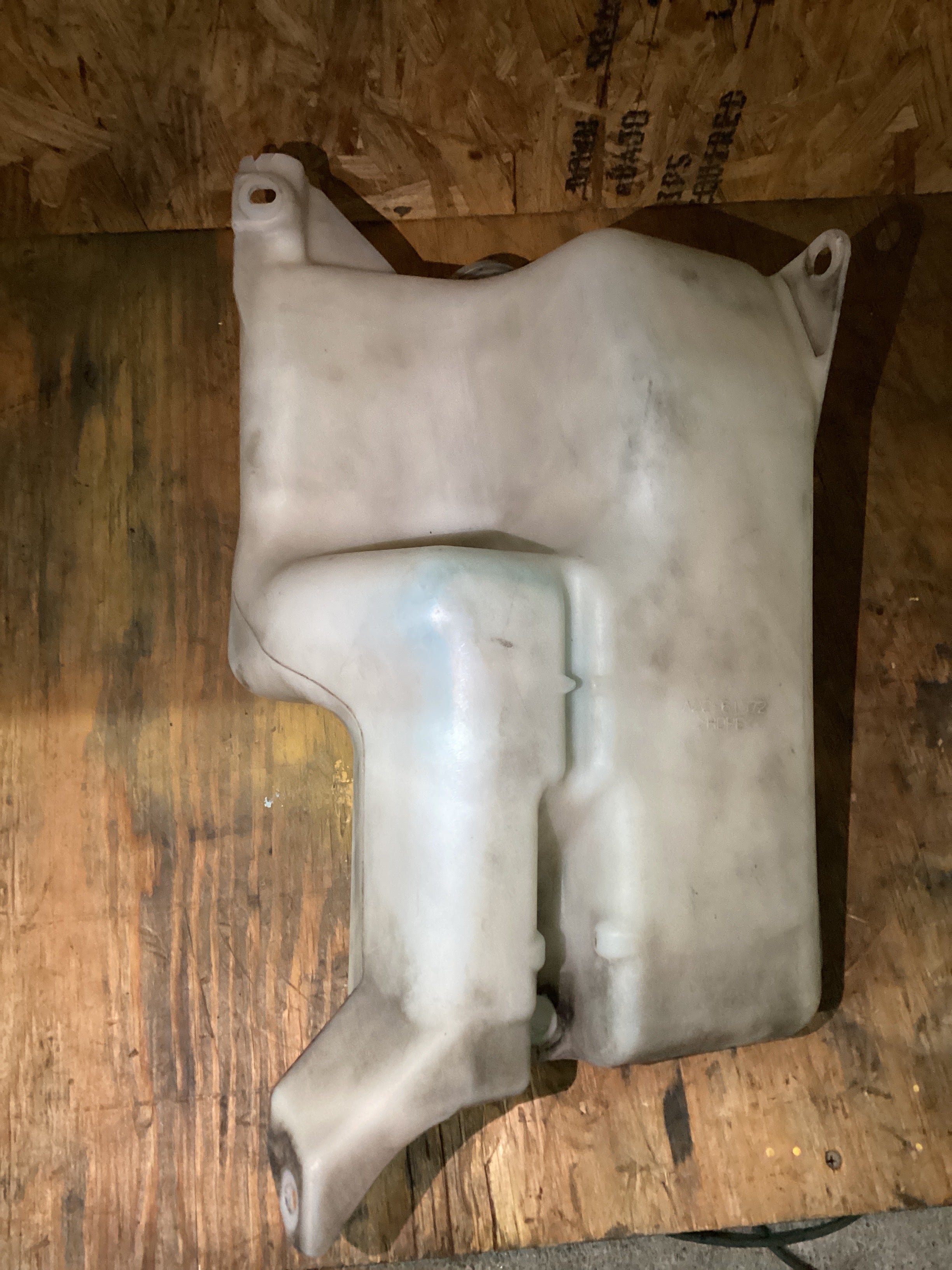 USED | WIPER WASHER FLUID RESERVOIR TANK FREIGHTLINER CENTURY & COLUMBIA | SKU1,400