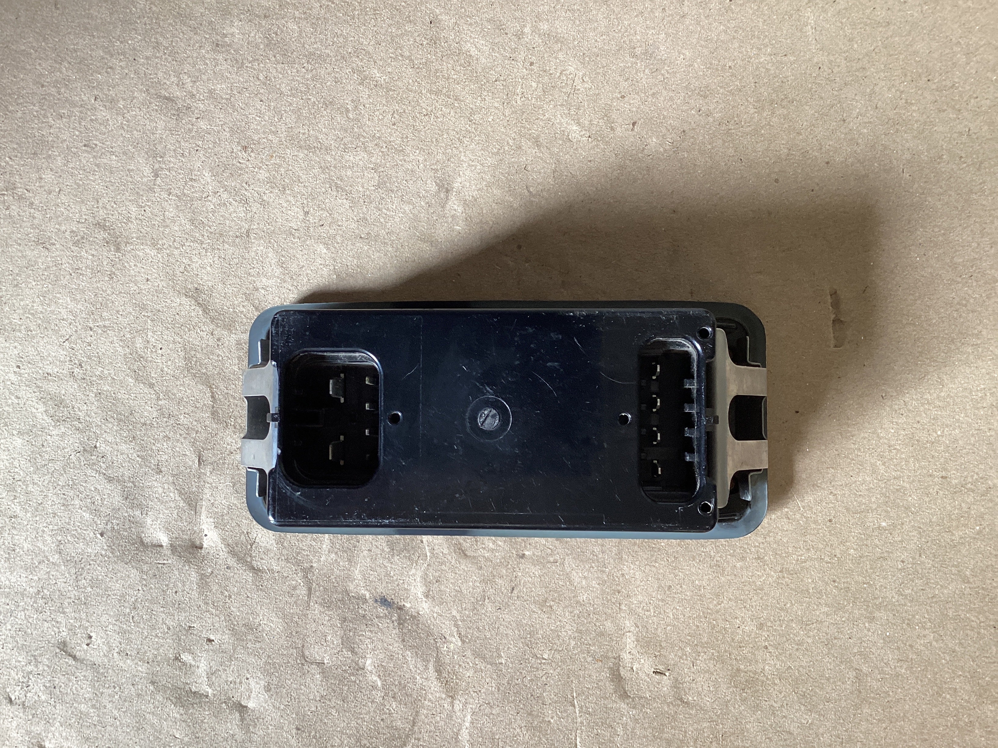 USED | DOOR PANEL WINDOW UPPER AND LOWER AND WINDOW LOCK / DOOR LOCK AND UNLOCK SWITCH INTERNATIONAL | SKU1,611