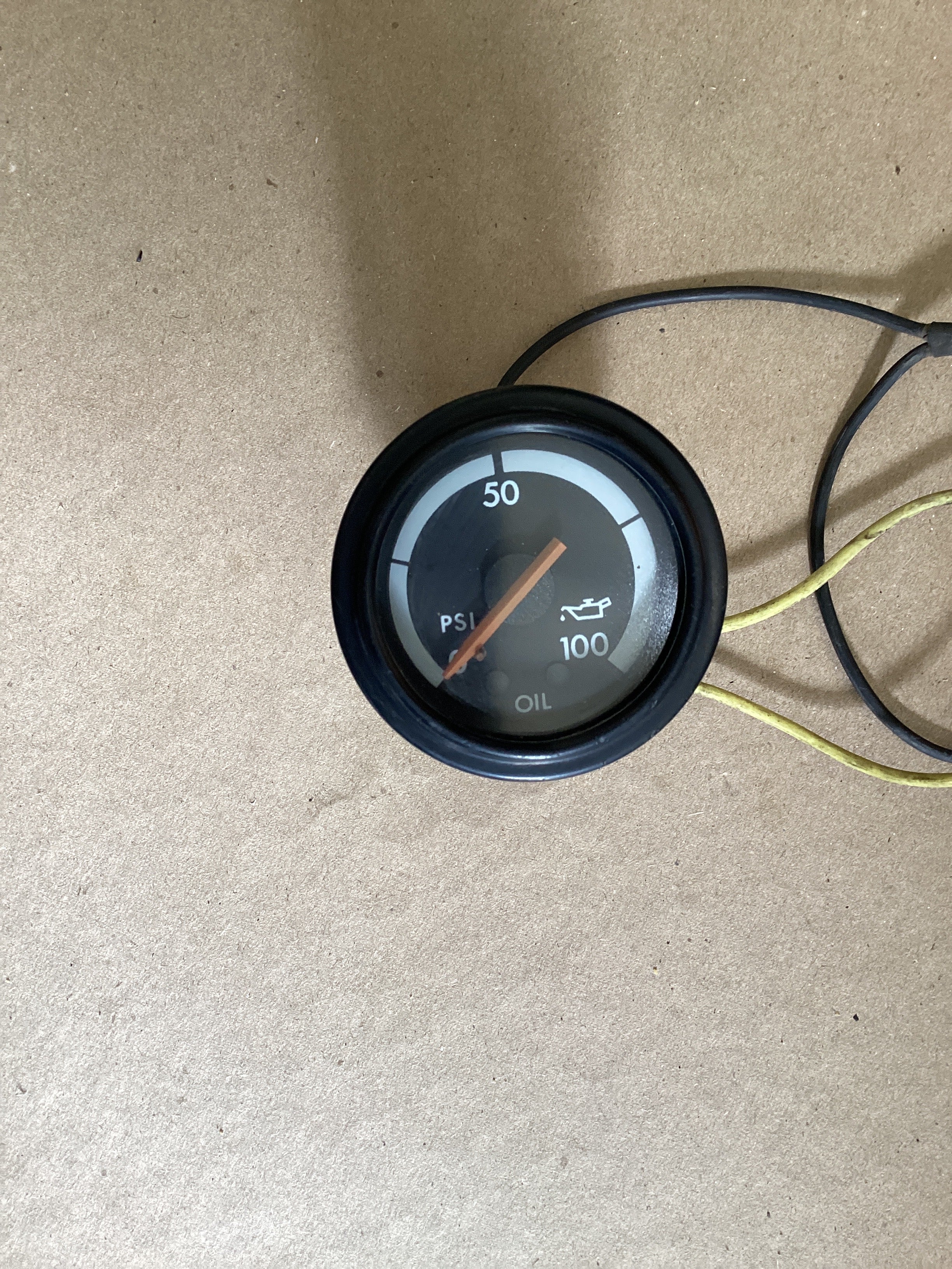 USED | DASHBOARD OIL PRESSURE PSI GAUGE FREIGHTLINER FLD | SKU1,497