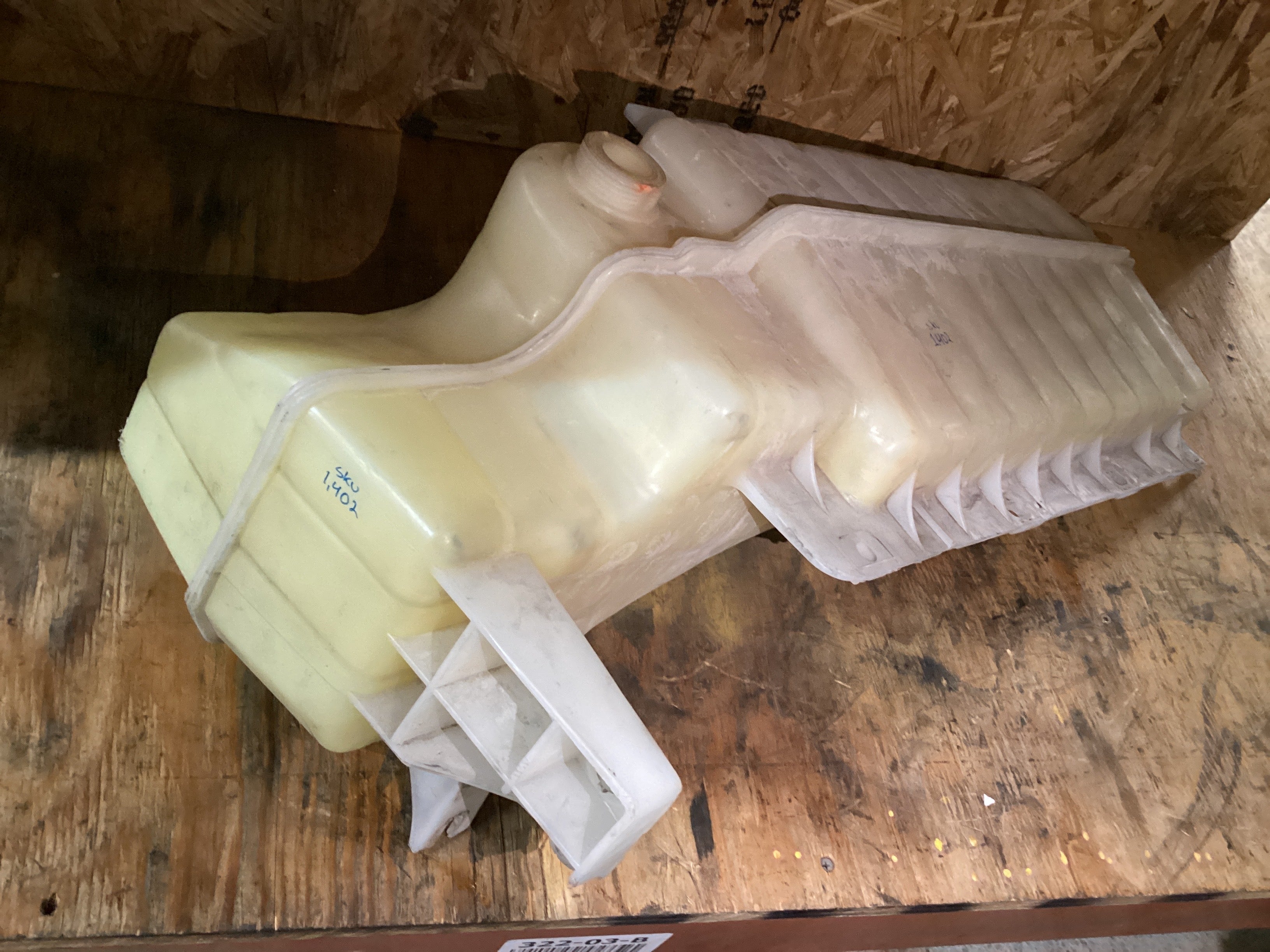 USED | COOLANT RESERVOIR VOLVO VNL | SKU1,402