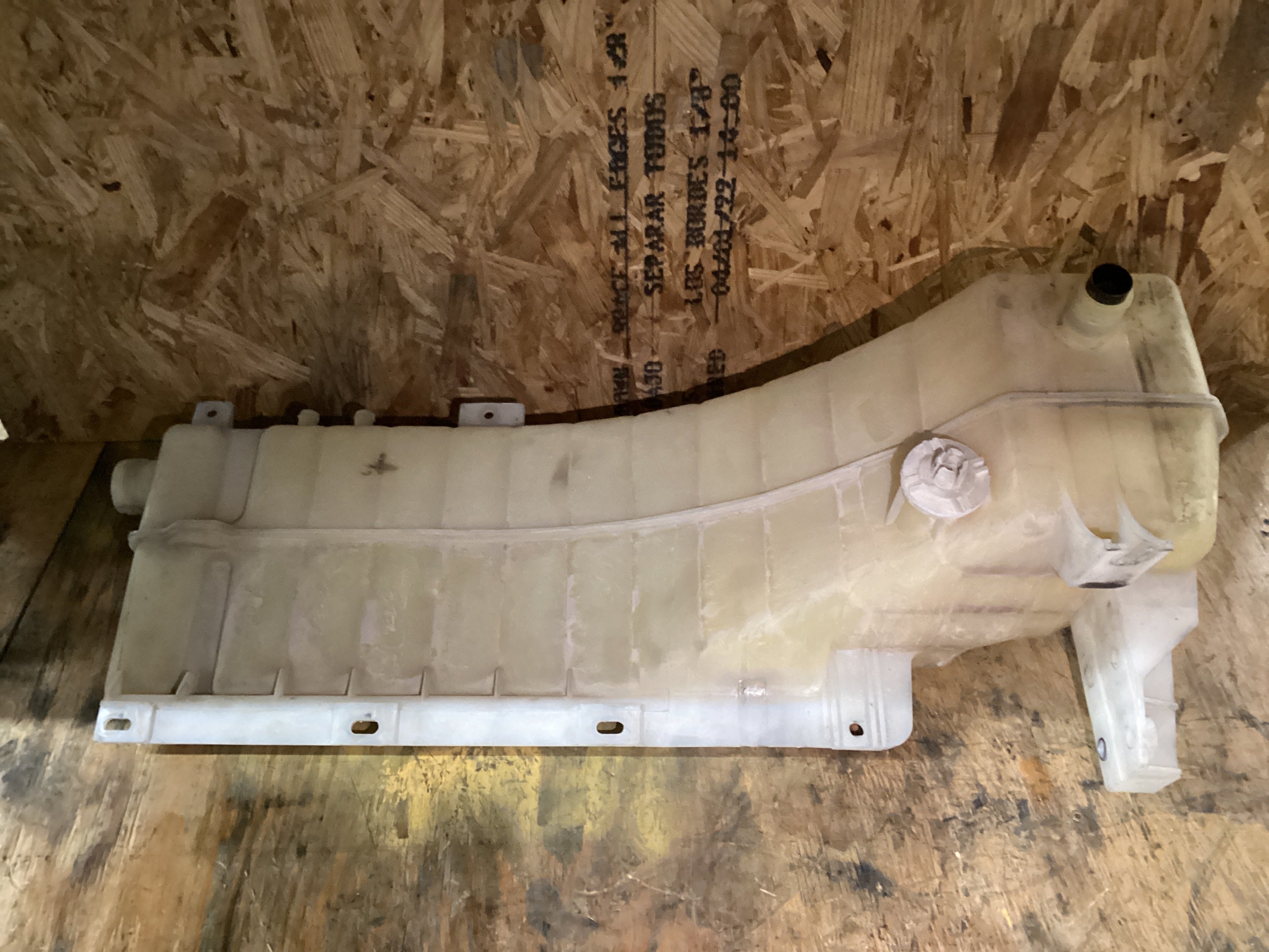 USED | COOLANT RESERVOIR VOLVO VNL | SKU1,402