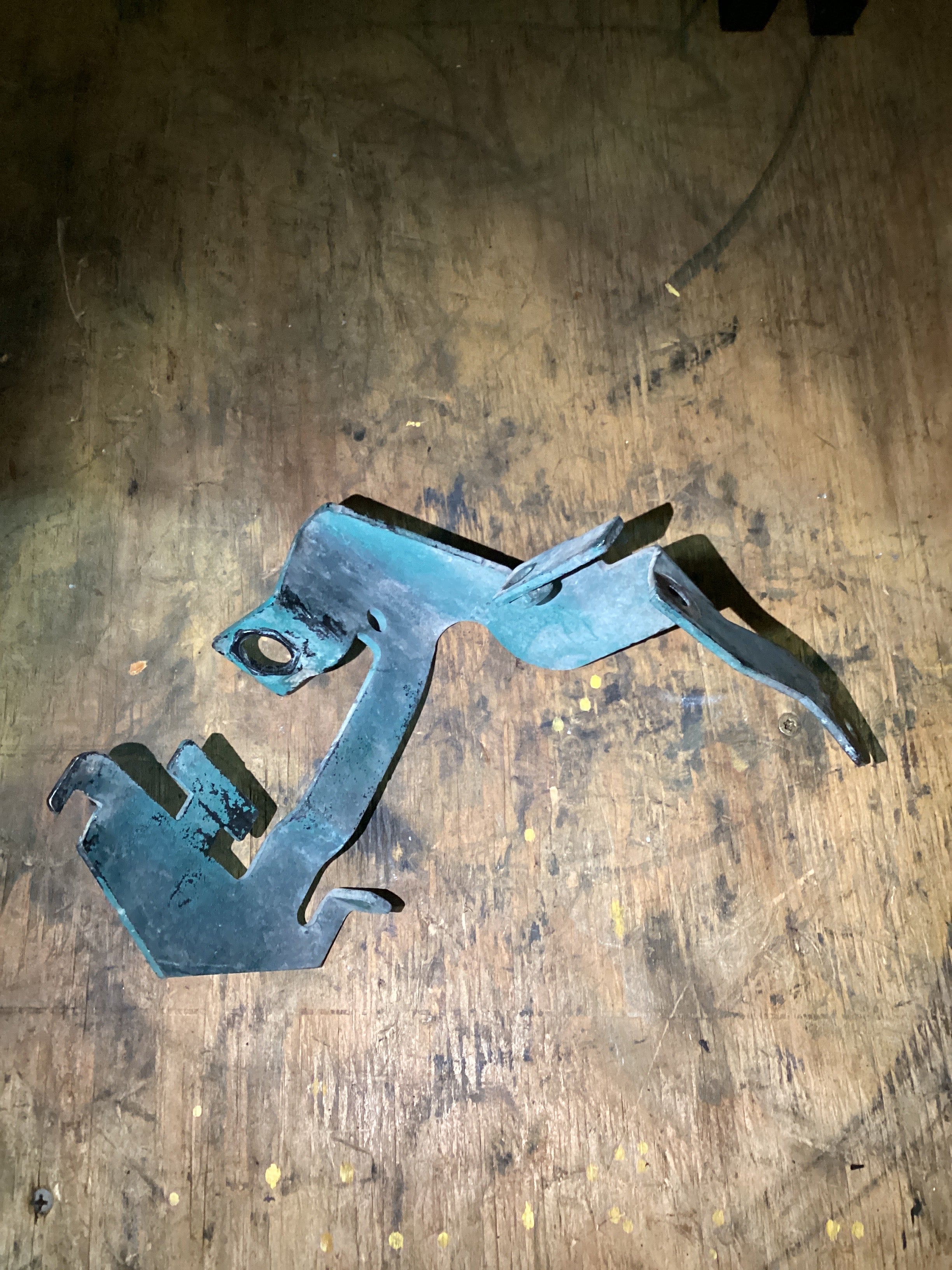 USED | ENGINE FUEL PIPES BRACKET VOLVO | SKU1,428