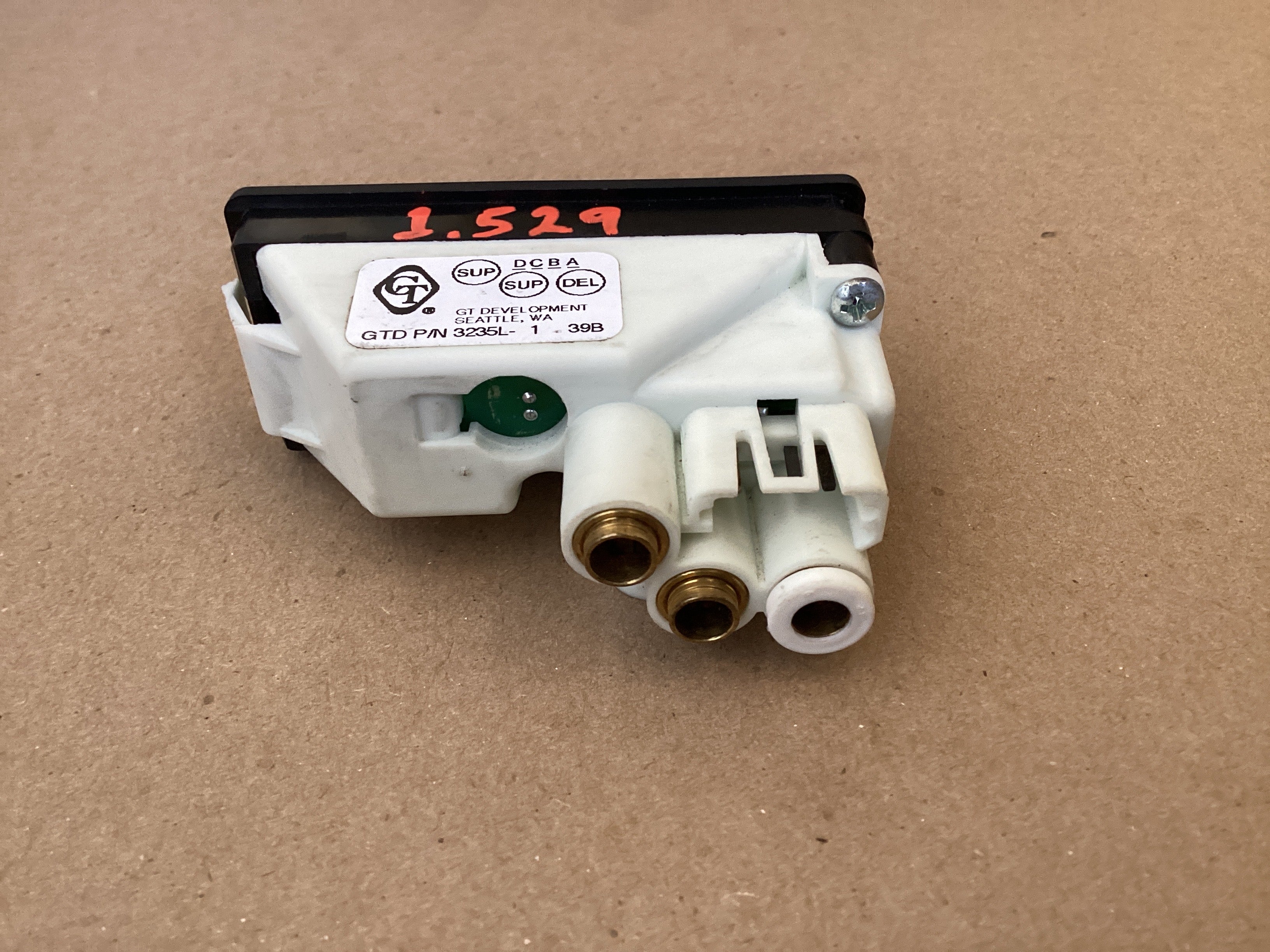 USED | DASHBOARD INTER AXLE DIFFERENTIAL LOCK/UNLOCK SWITCH FREIGHTLINER | SKU1,529