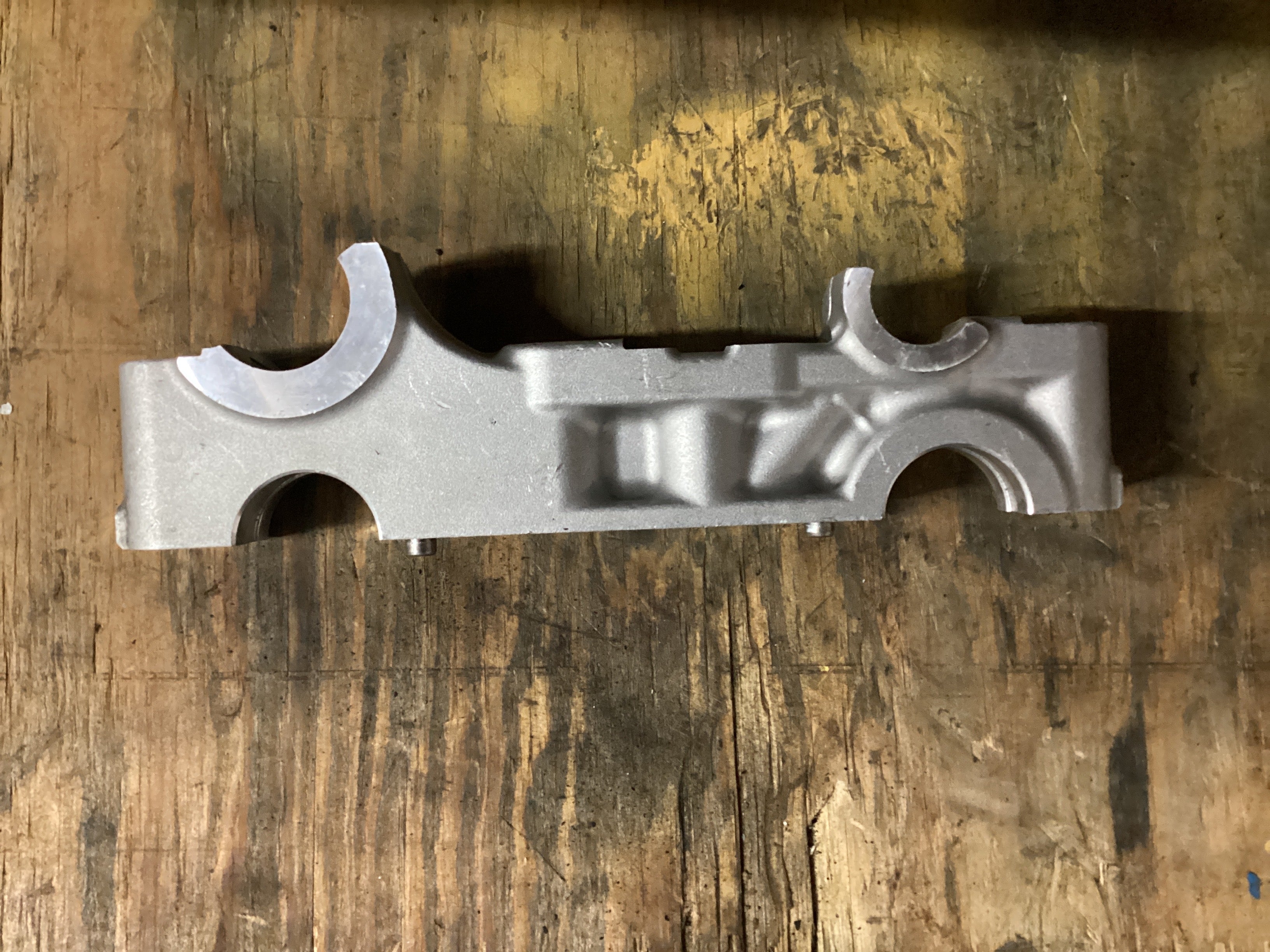 USED | ENGINE CAMSHAFT HOUSING BRACKET FRONT DETROIT DD15 | SKU1,445