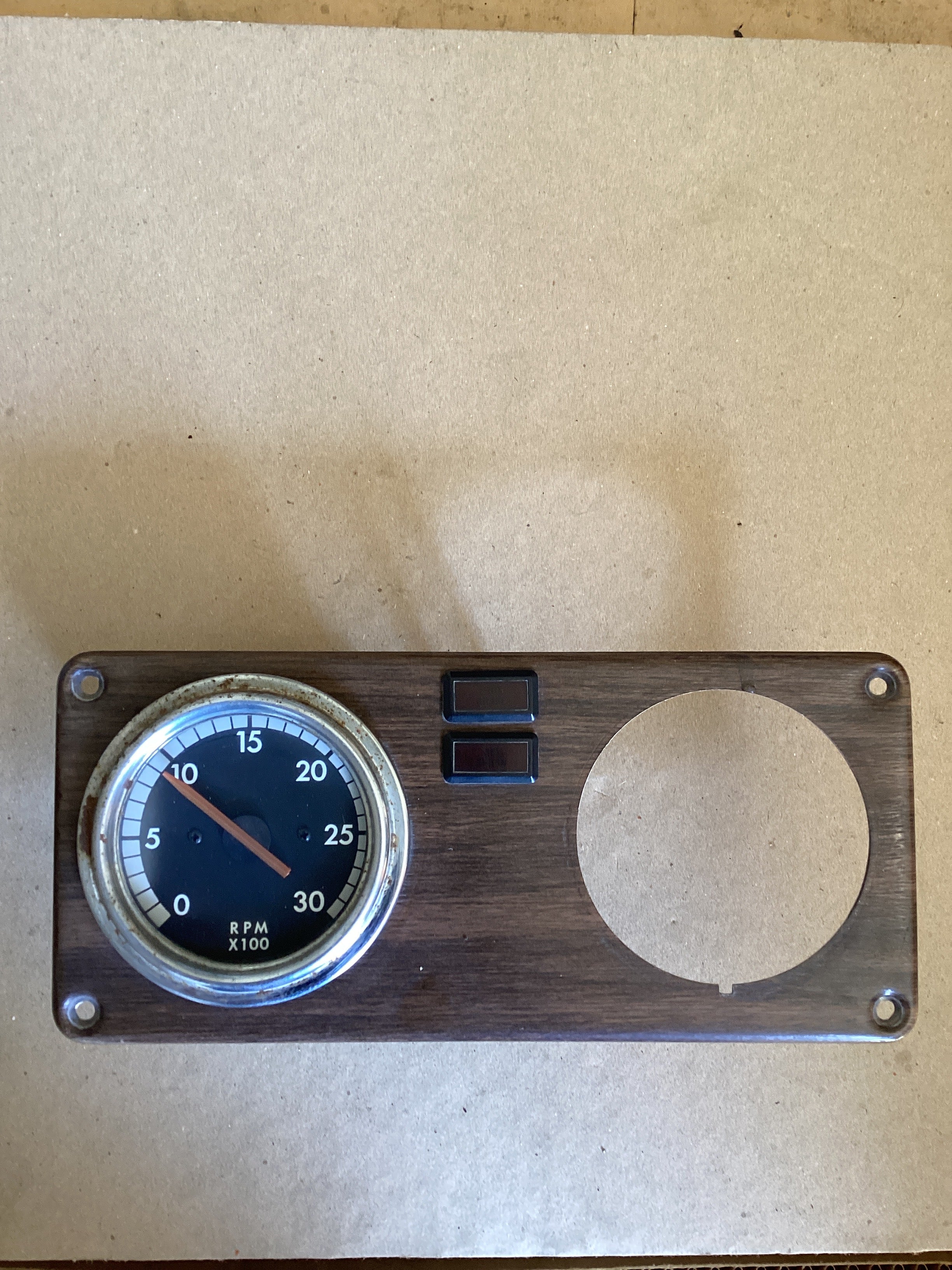 USED | DASHBOARD PANEL RPM X 100 GAUGE CLUSTER FREIGHTLINER, MISSING A MILLES MPH GAUGE | SKU1,586