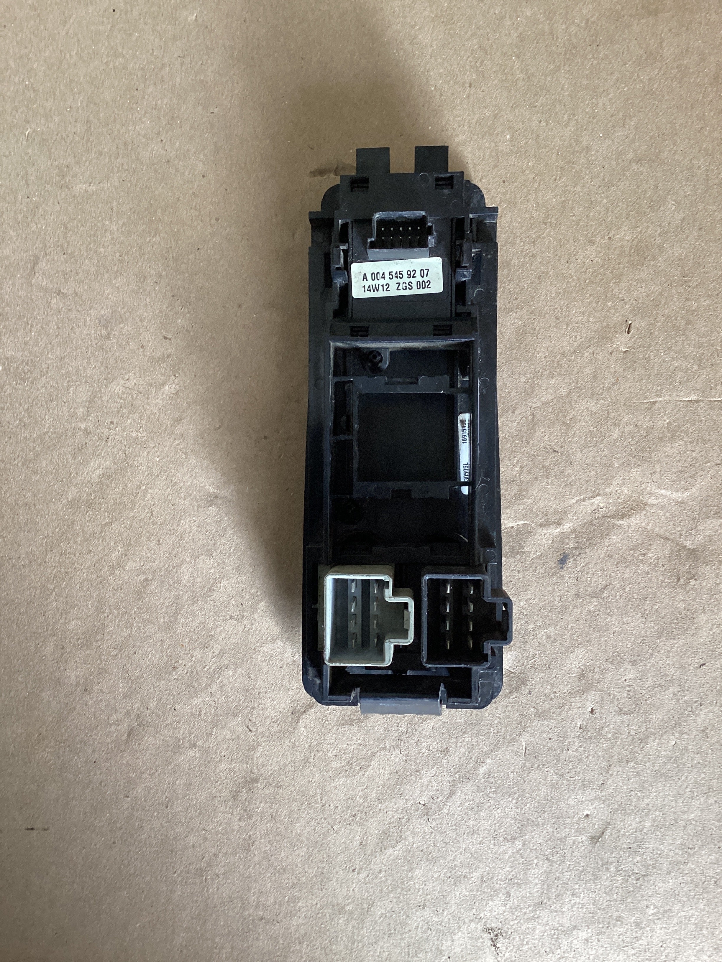 USED | DOOR PANEL WINDOW AND MIRROR SWITCH LHS FREIGHTLINER | SKU1,608