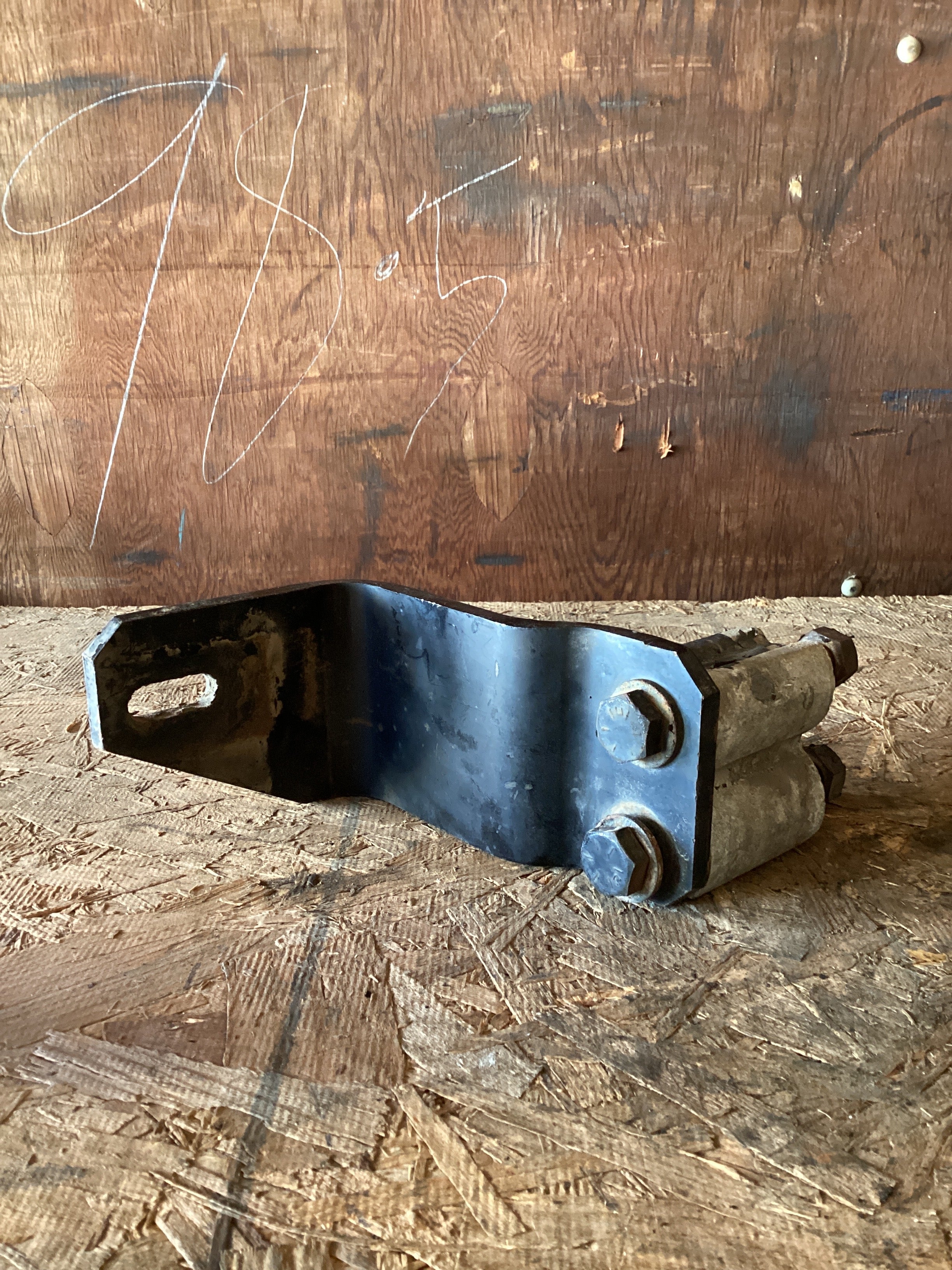 USED | BATTERY BOX BRACKET FREIGHTLINER | SKU965